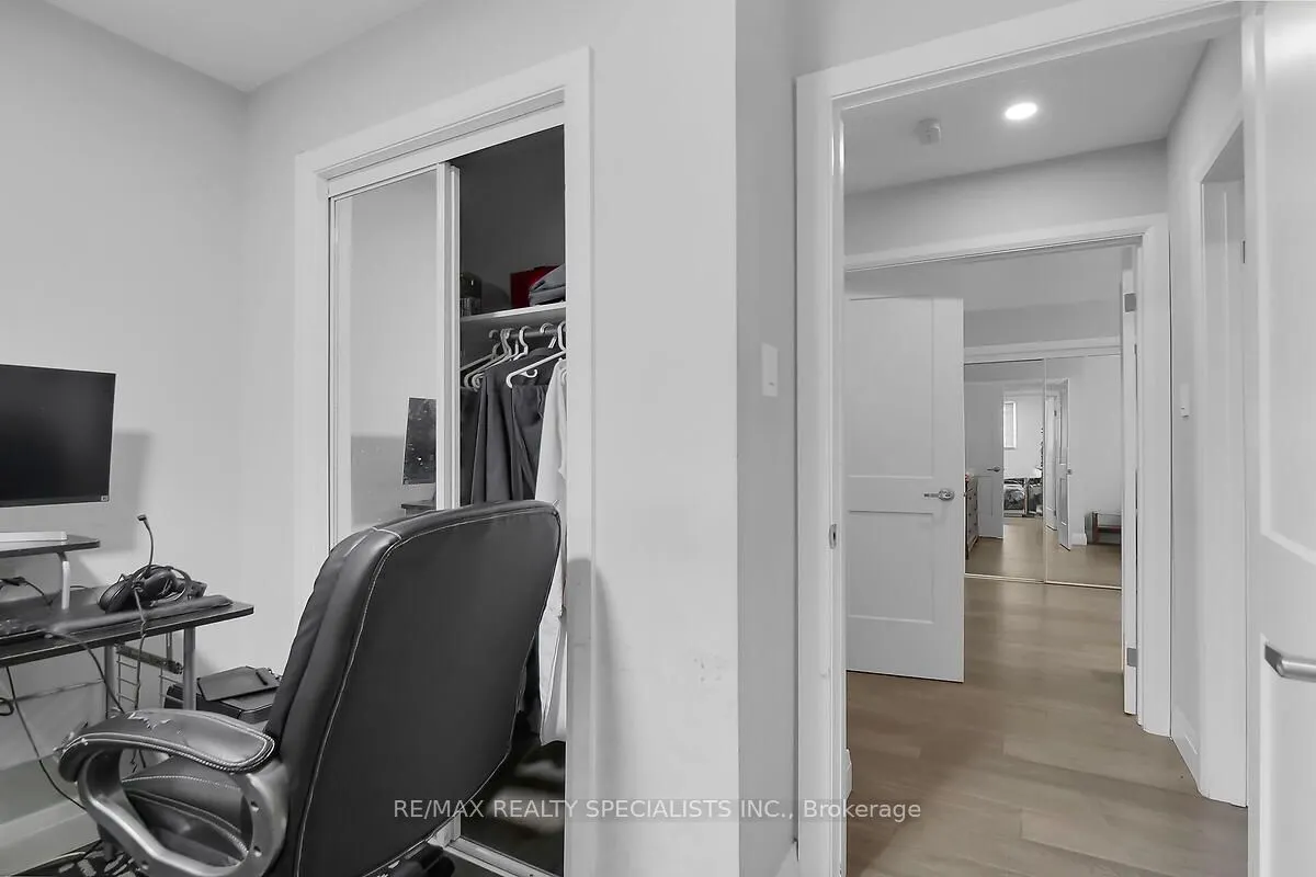 17 LOCUST Crescent