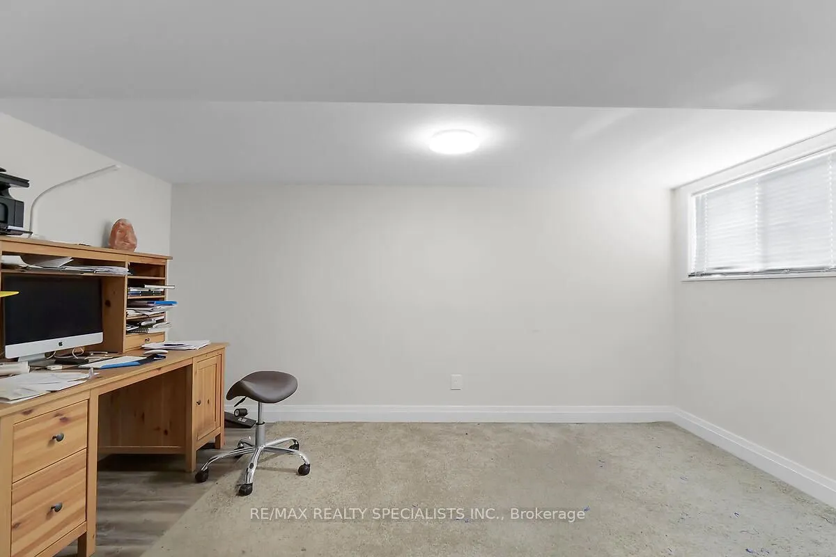 17 LOCUST Crescent