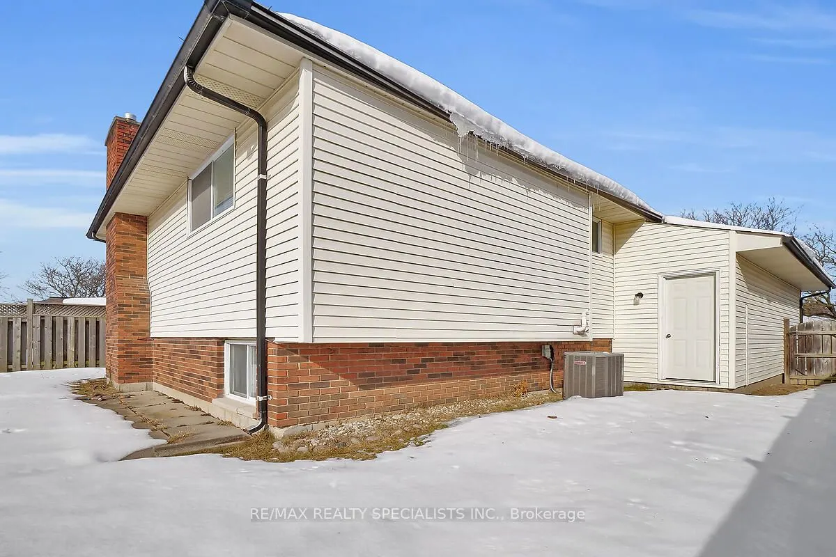 17 LOCUST Crescent