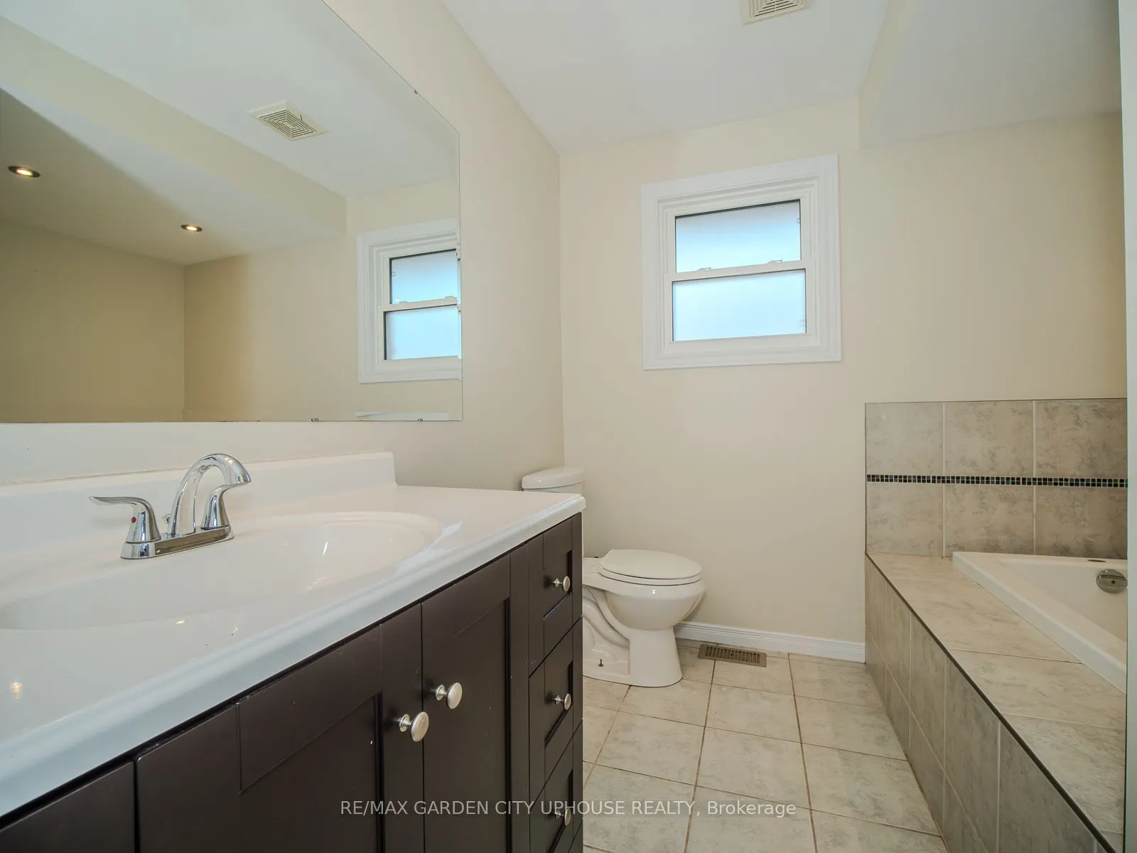 7722 Ronnie Crescent