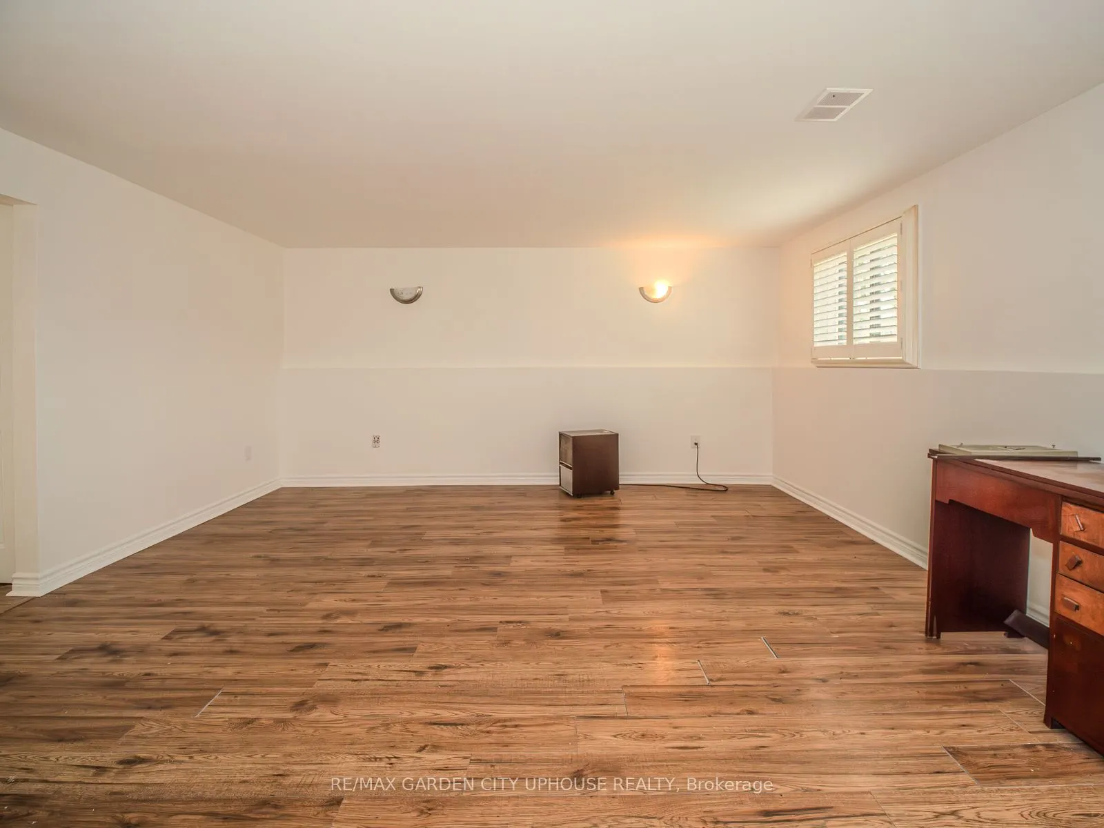 7722 Ronnie Crescent