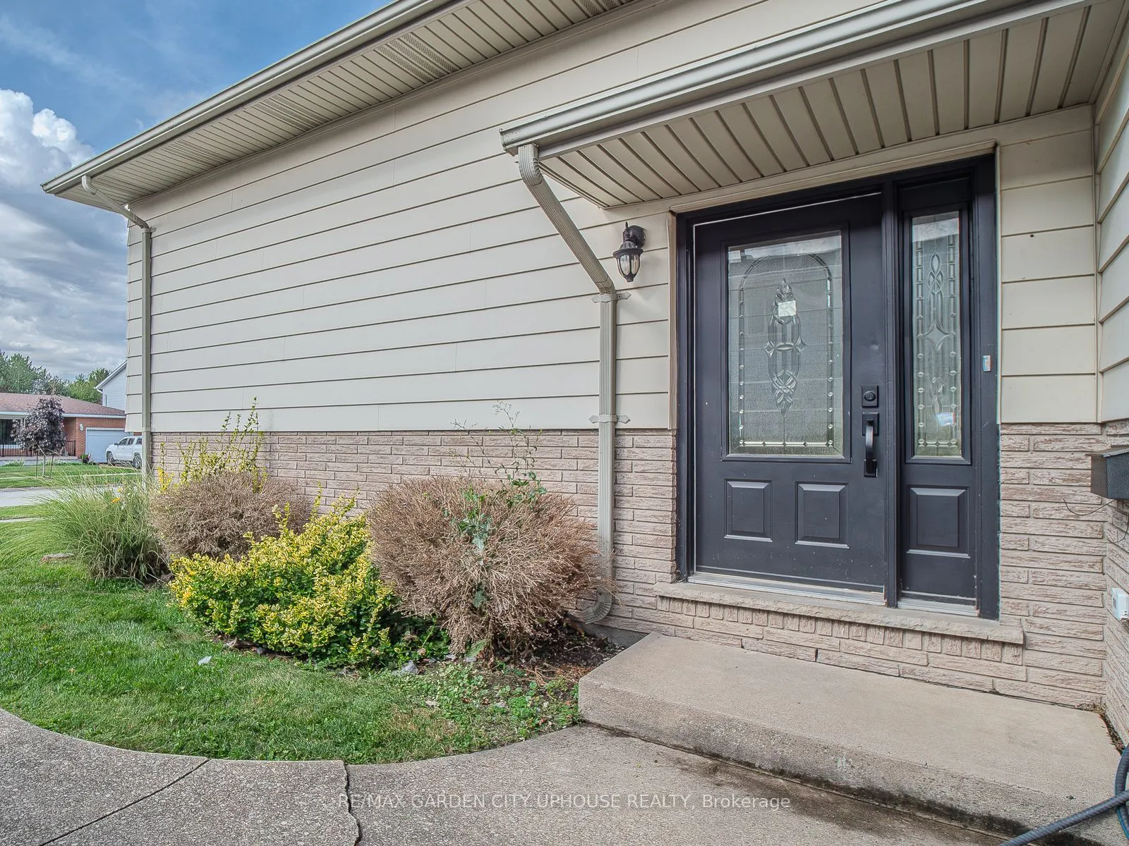 7722 Ronnie Crescent