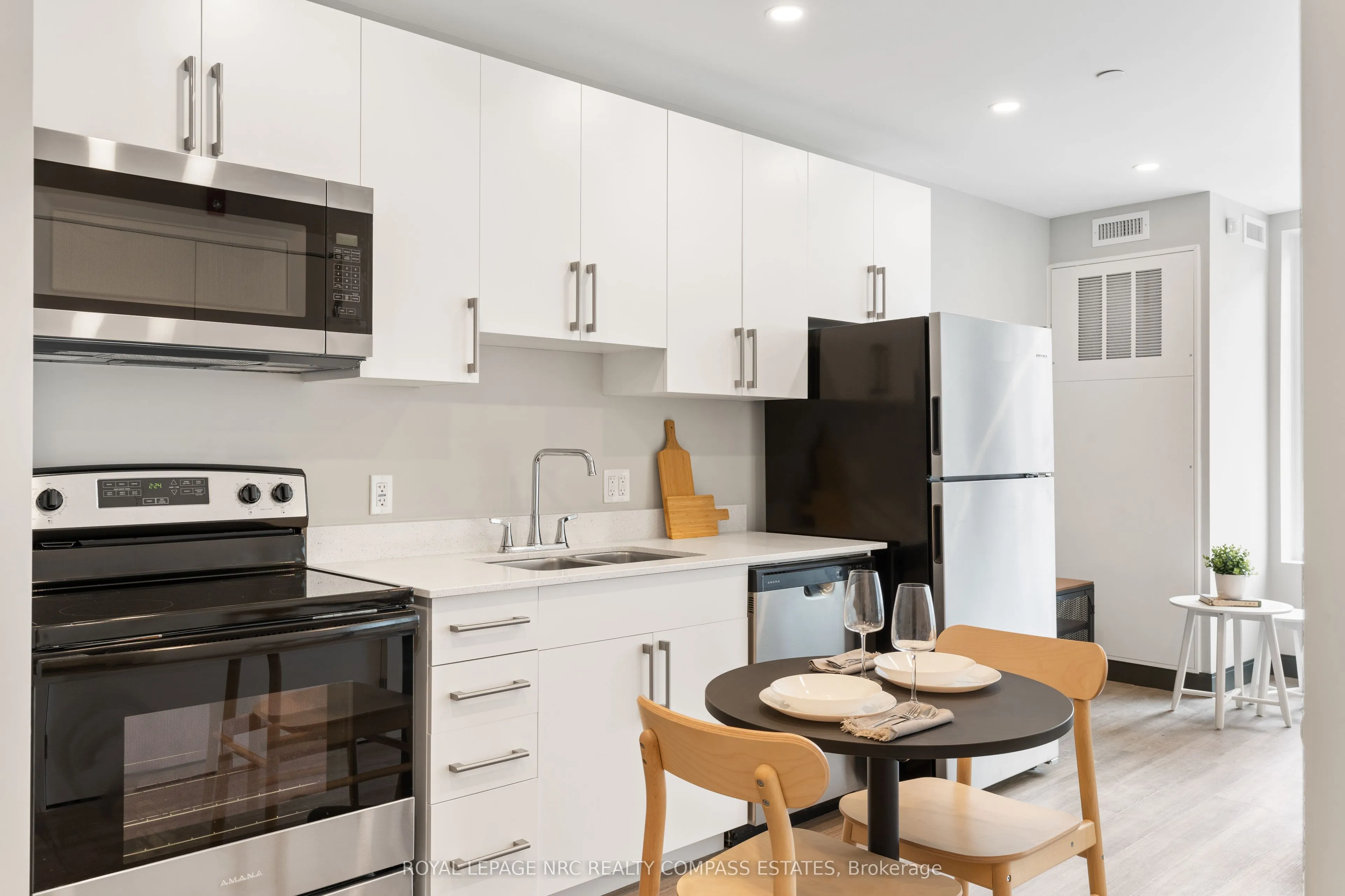695 Niagara Street, #305