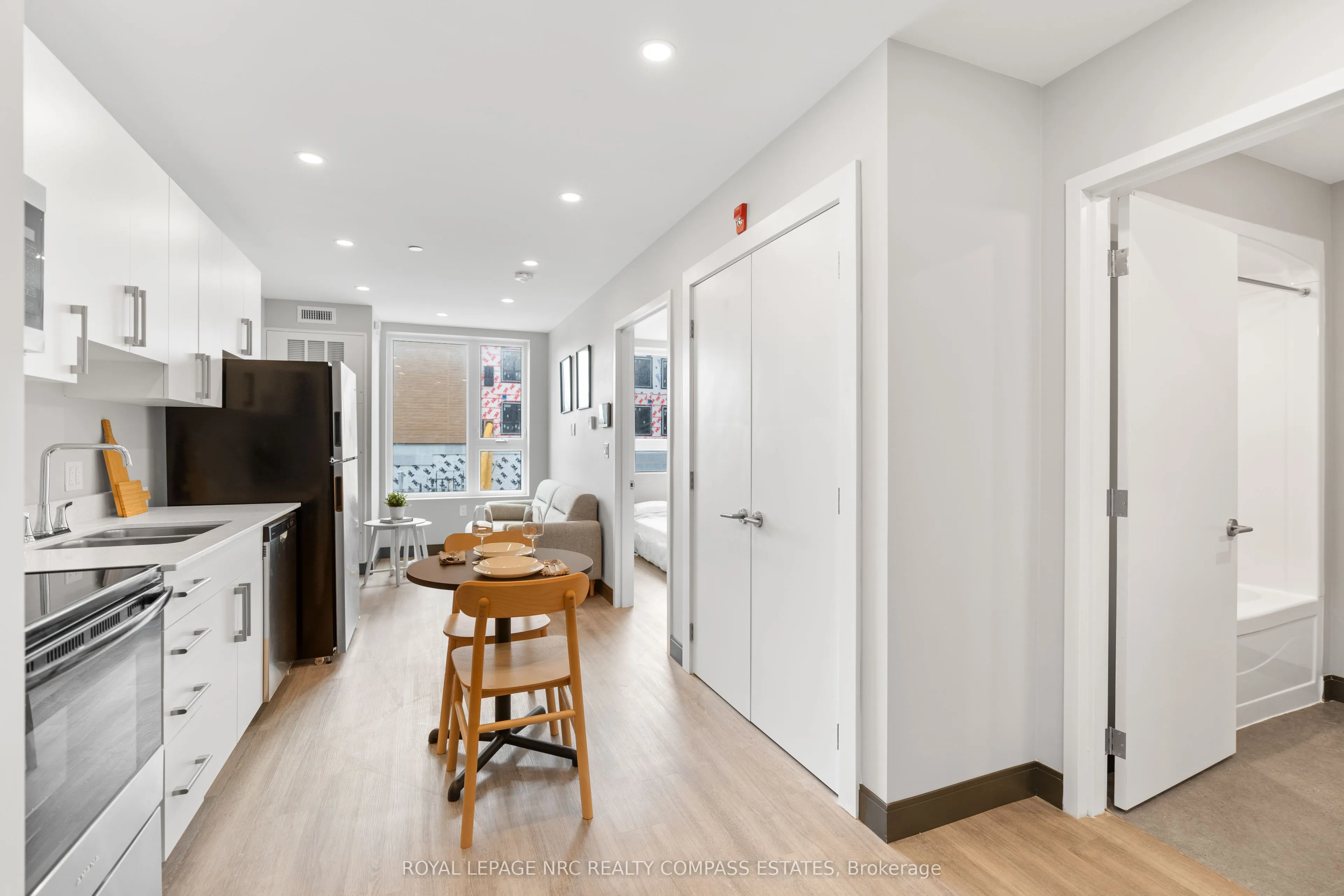 695 Niagara Street, #305