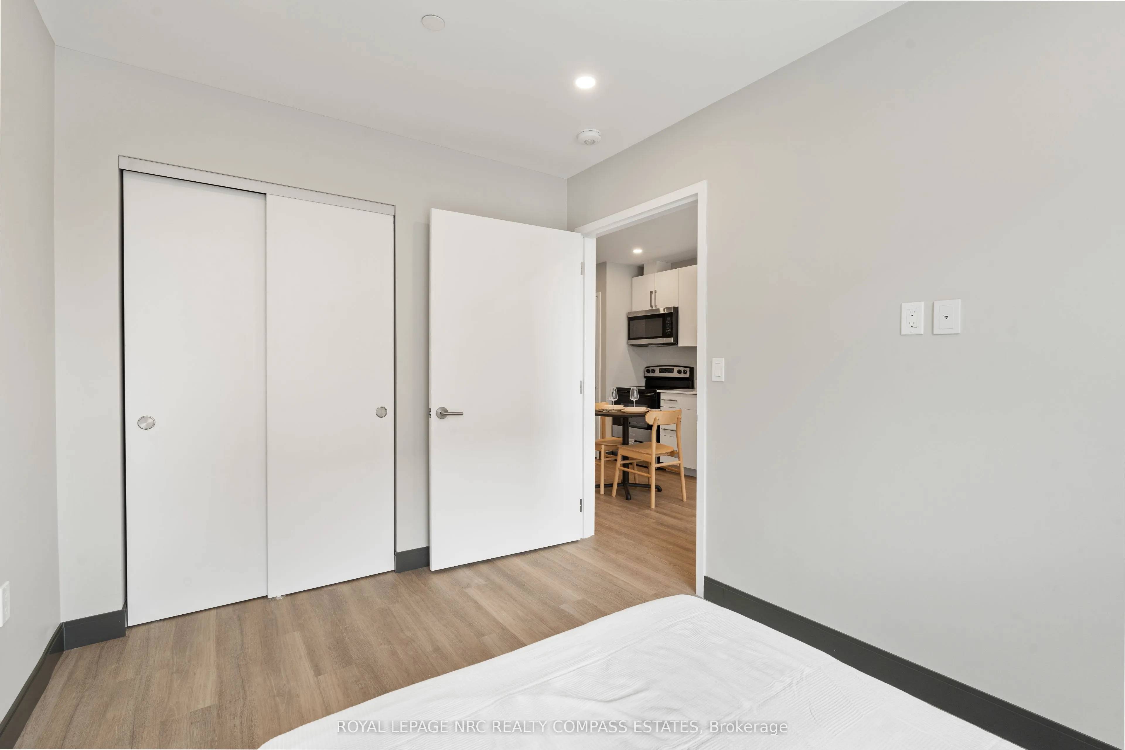 695 Niagara Street, #305