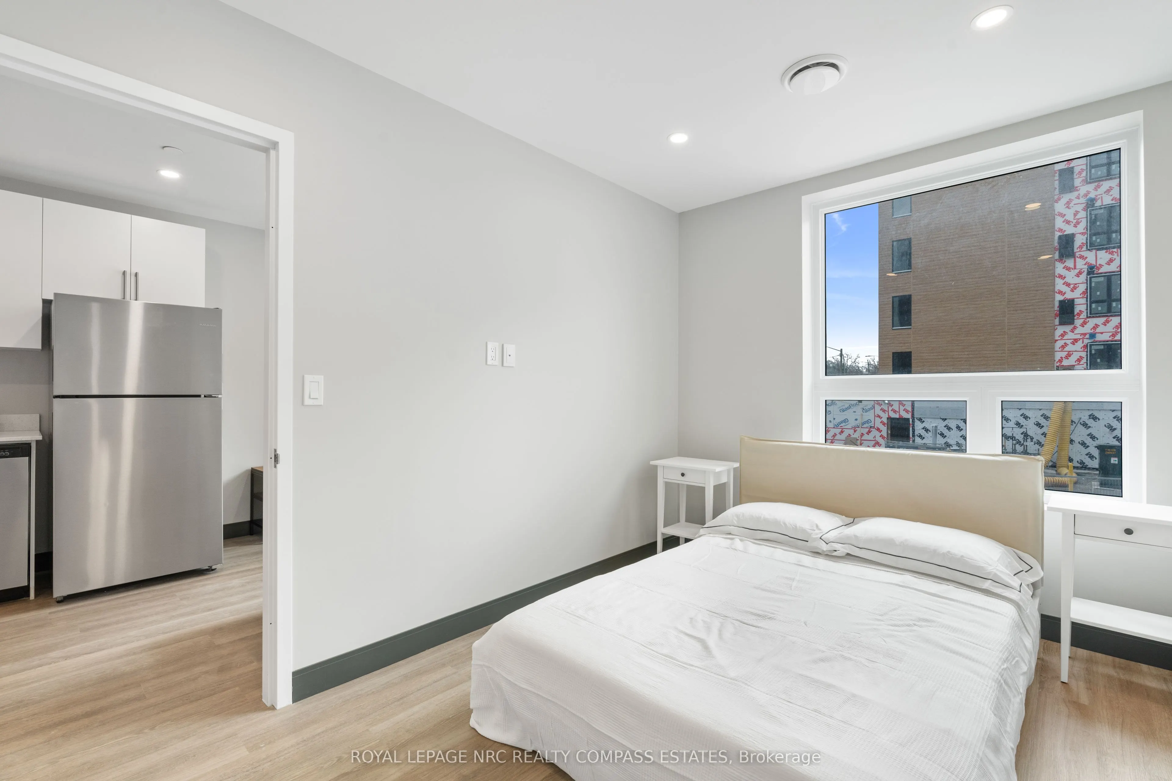 695 Niagara Street, #305