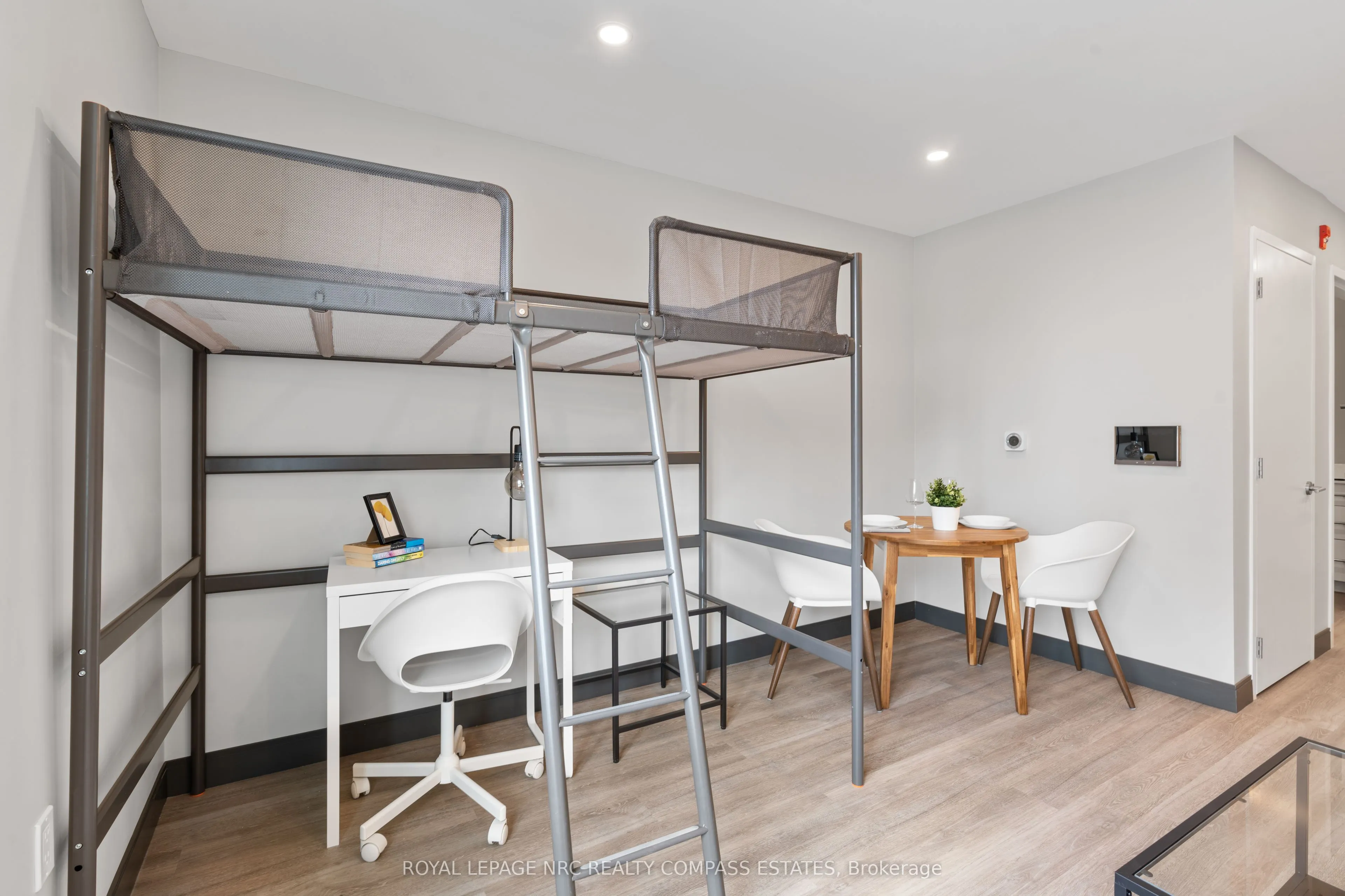695 Niagara Street, #421