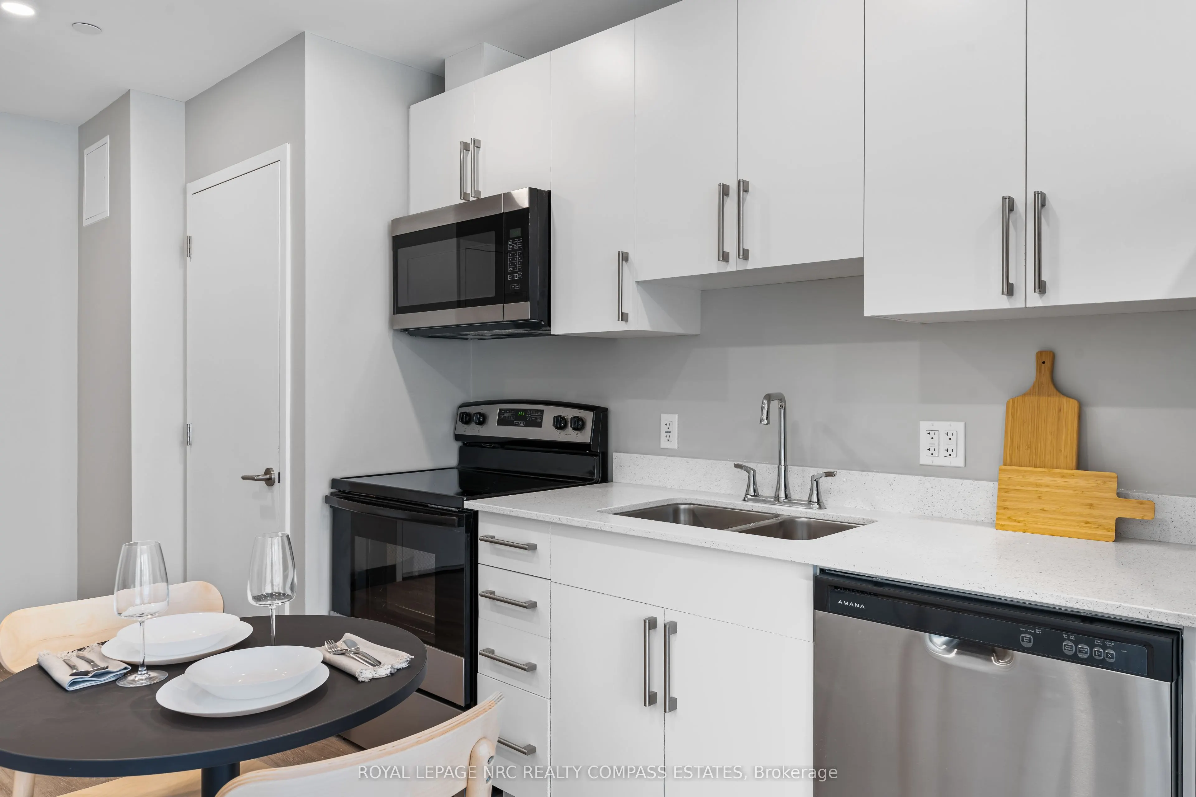 695 Niagara Street, #421