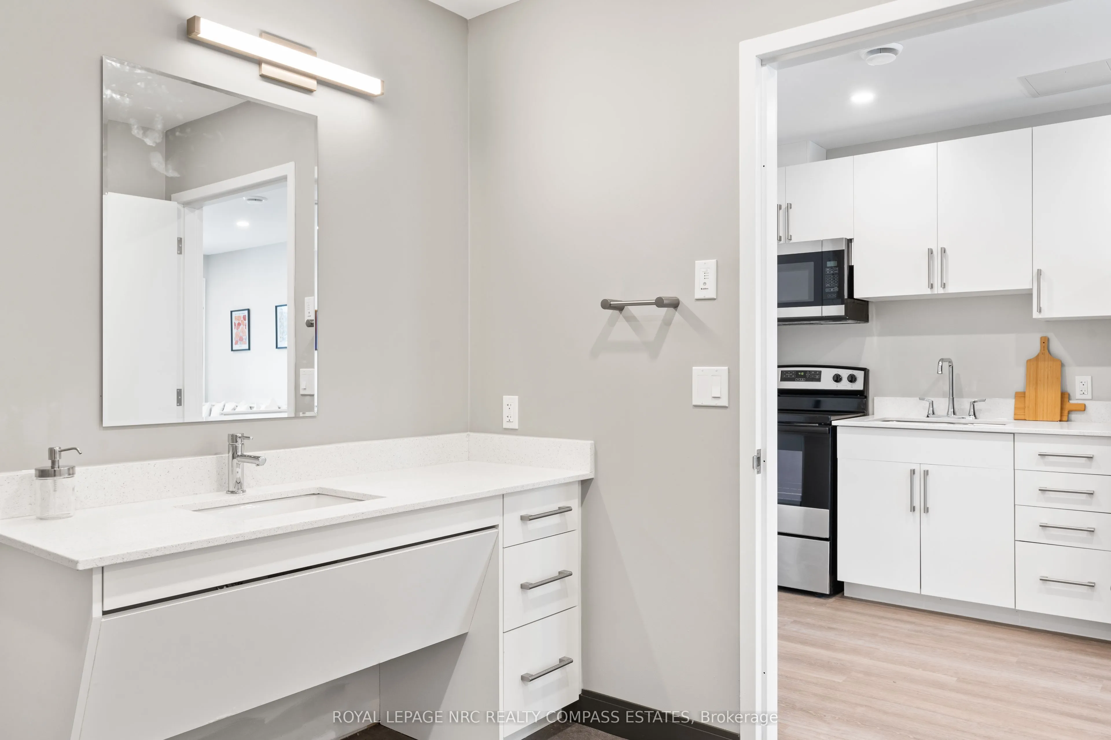 695 Niagara Street, #421