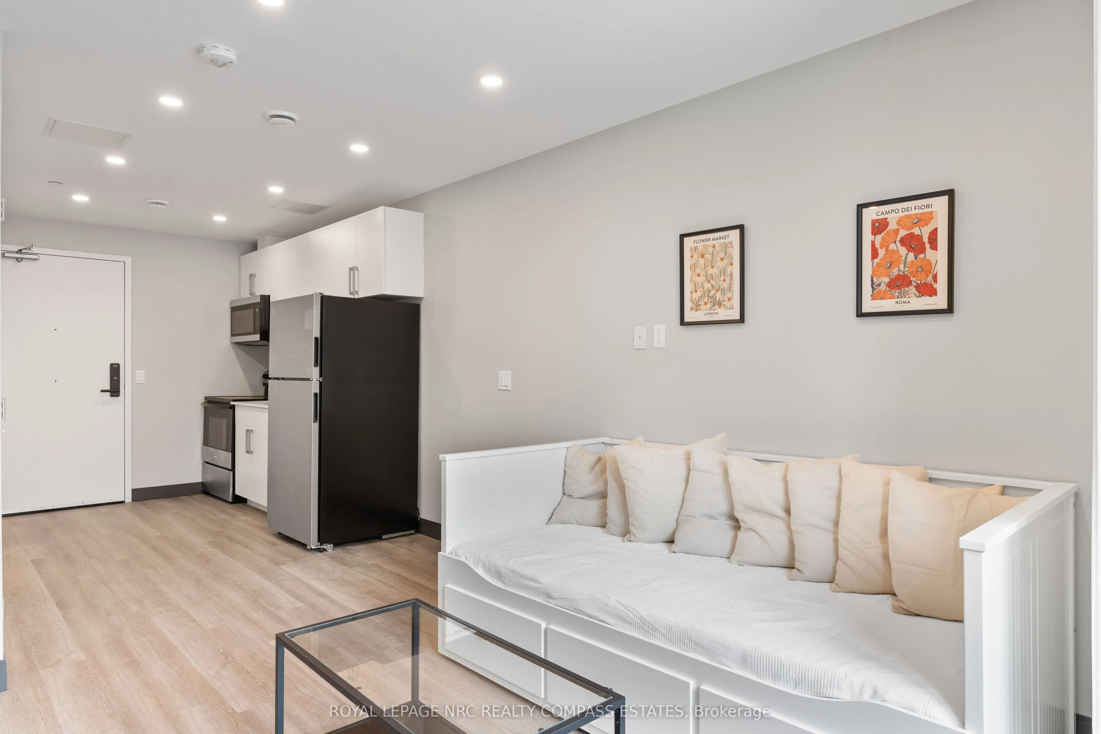 695 Niagara Street, #421