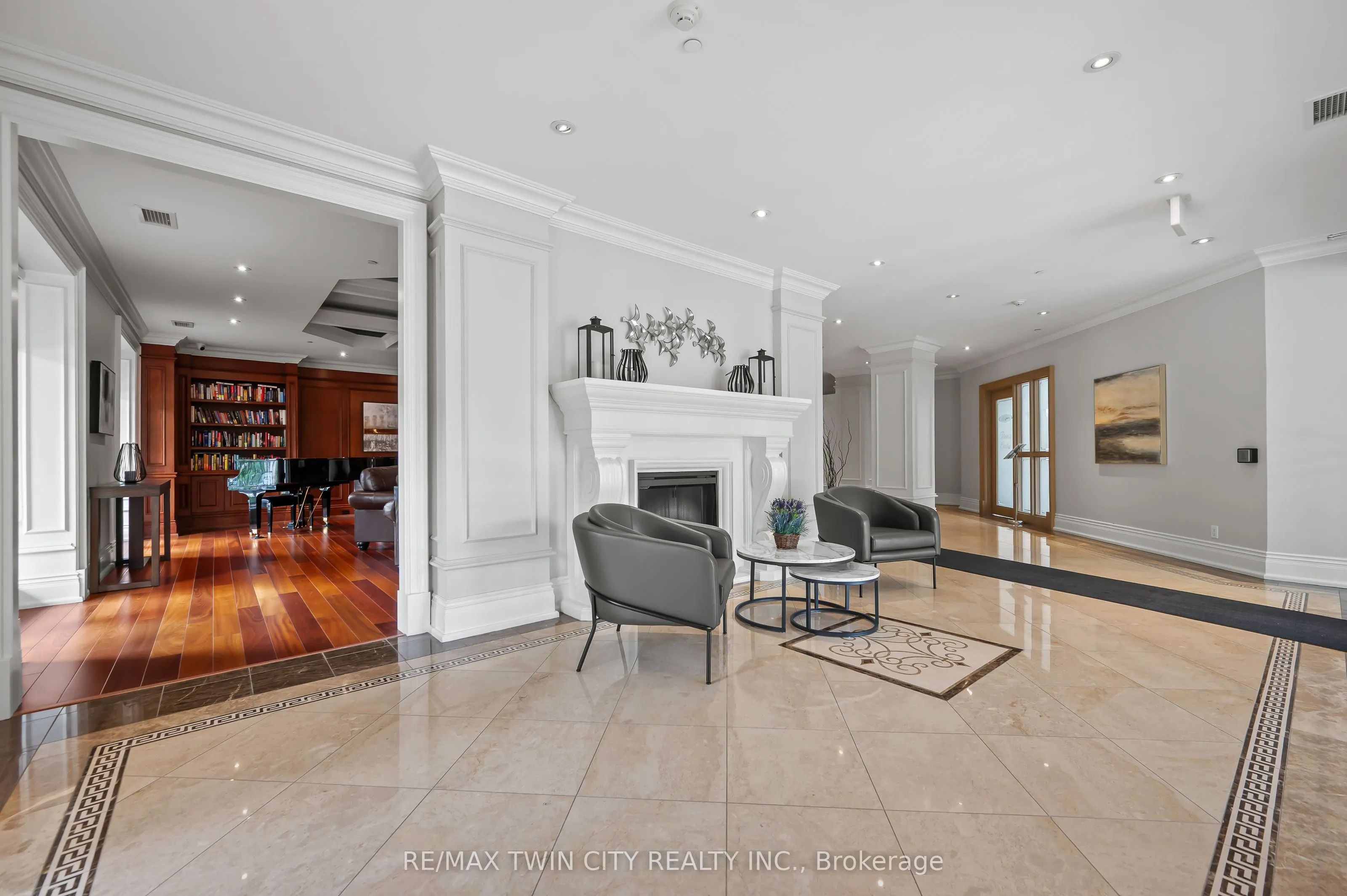223 Erb Street W, #706