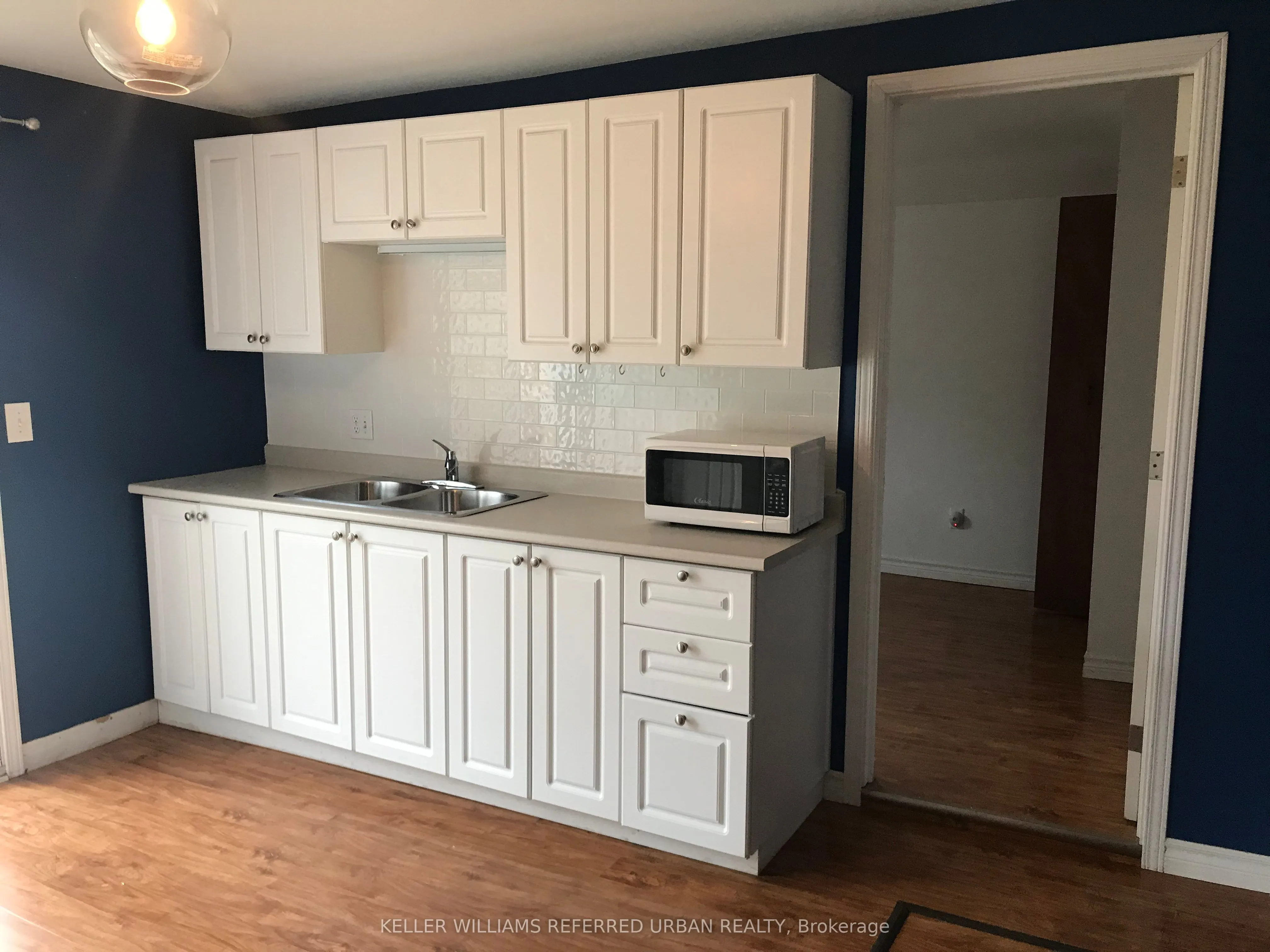 232 University Avenue W