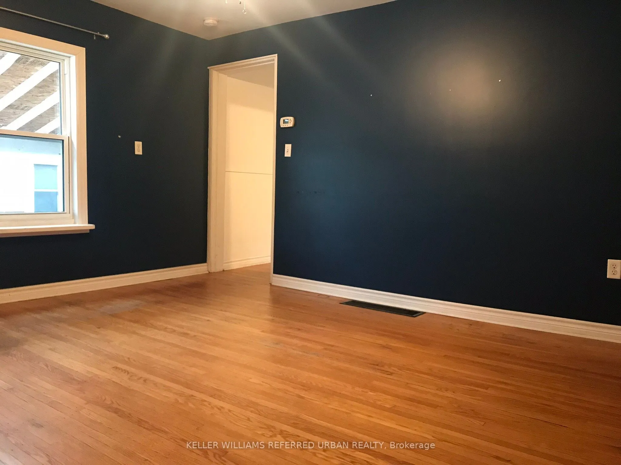 232 University Avenue W