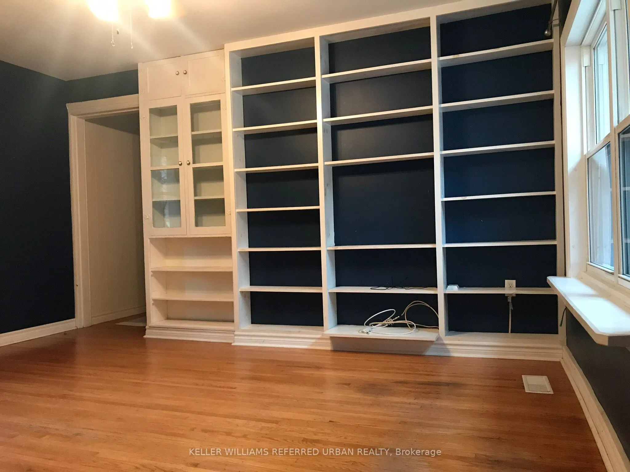 232 University Avenue W