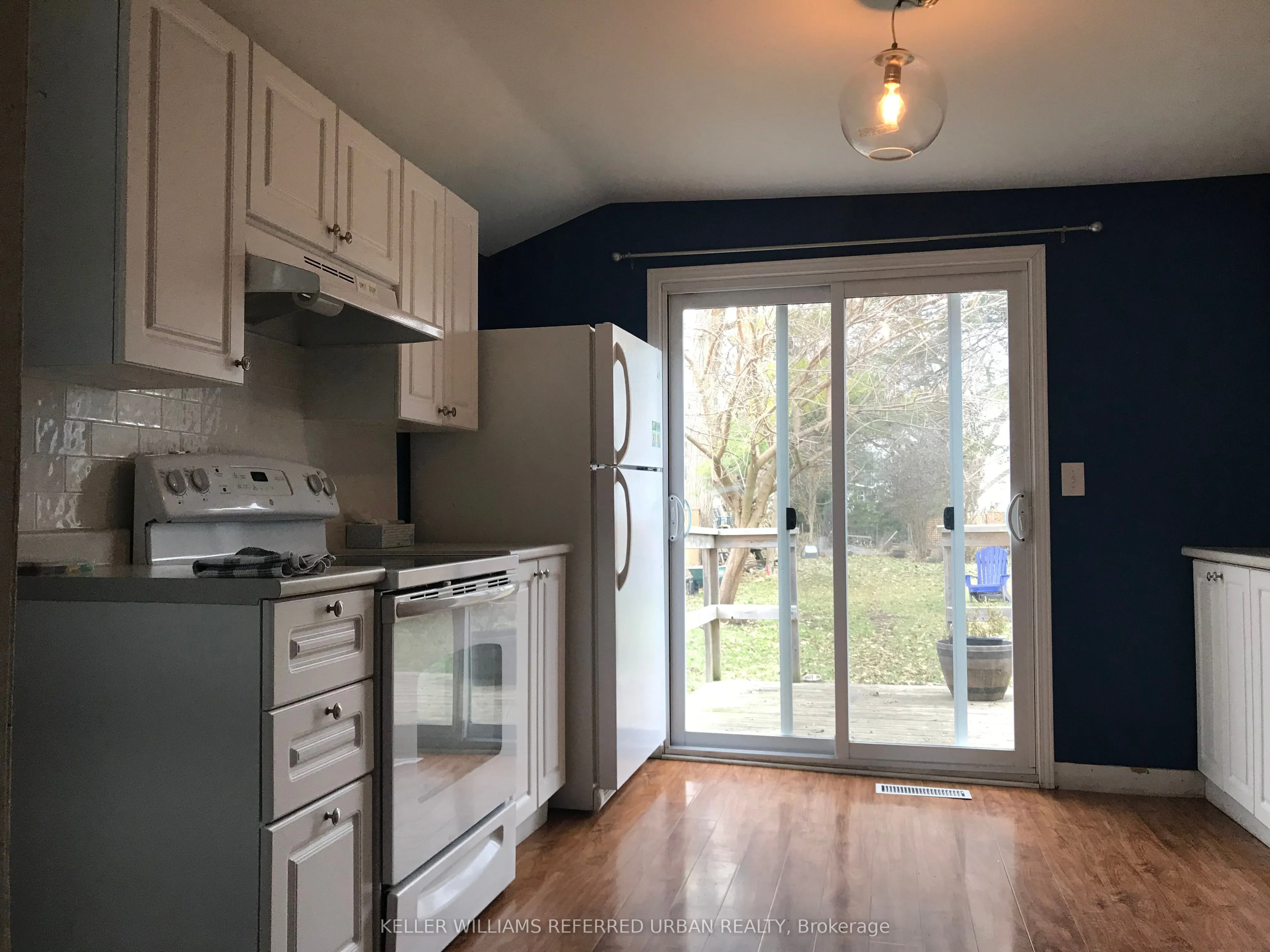 232 University Avenue W