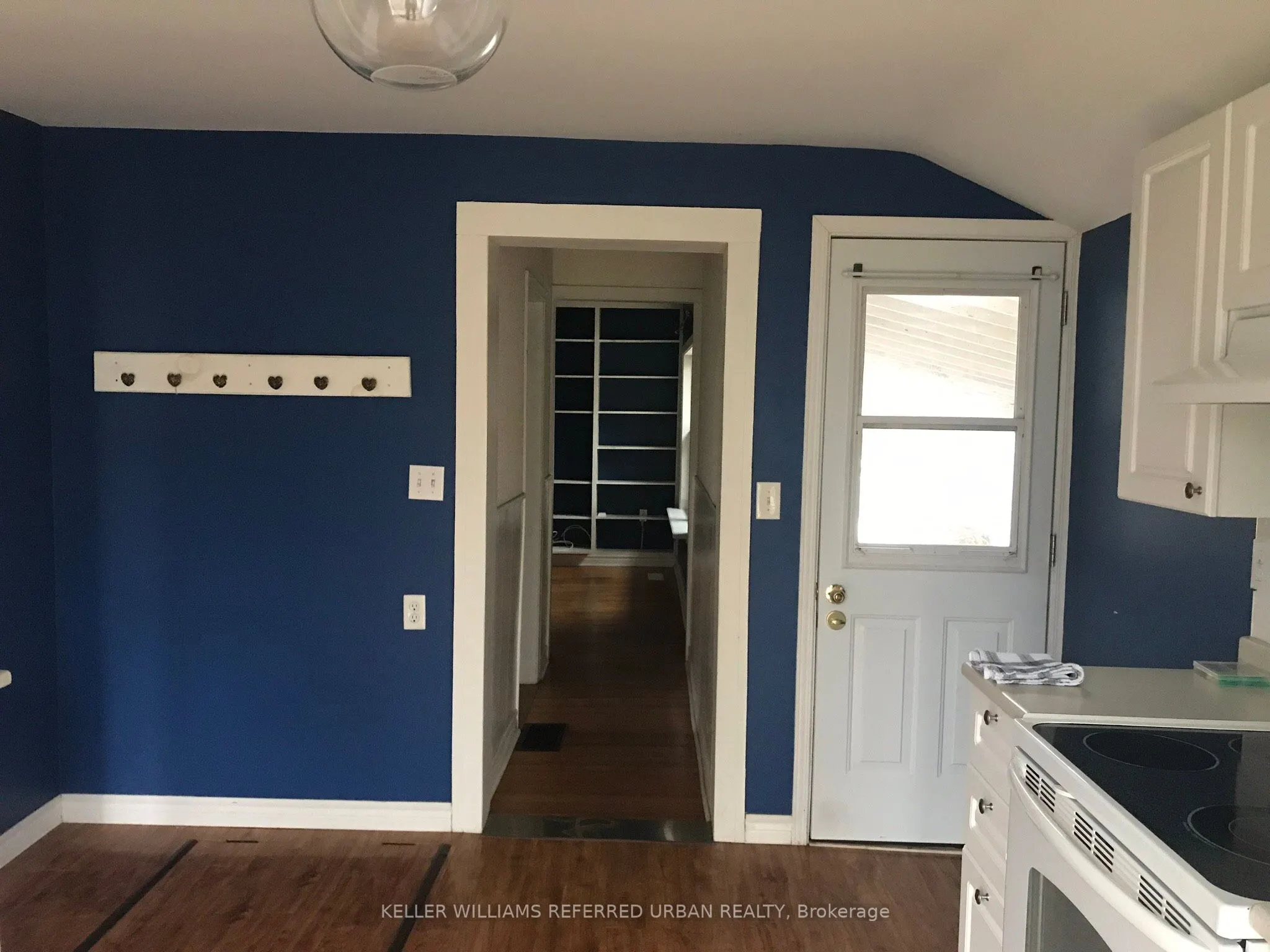 232 University Avenue W