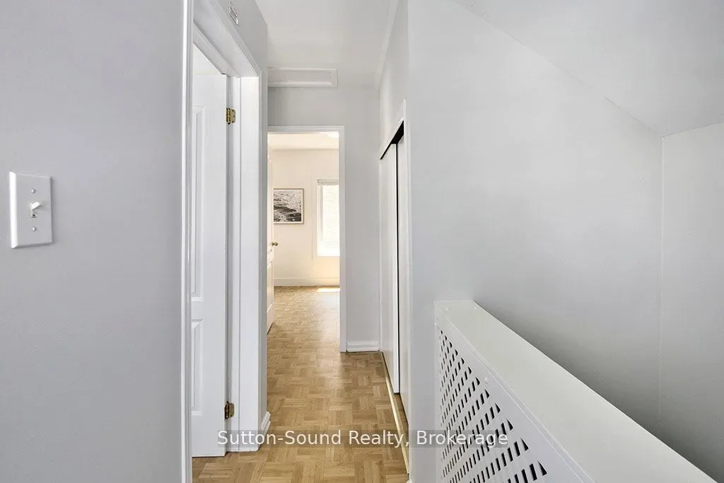 872 5th Avenue W