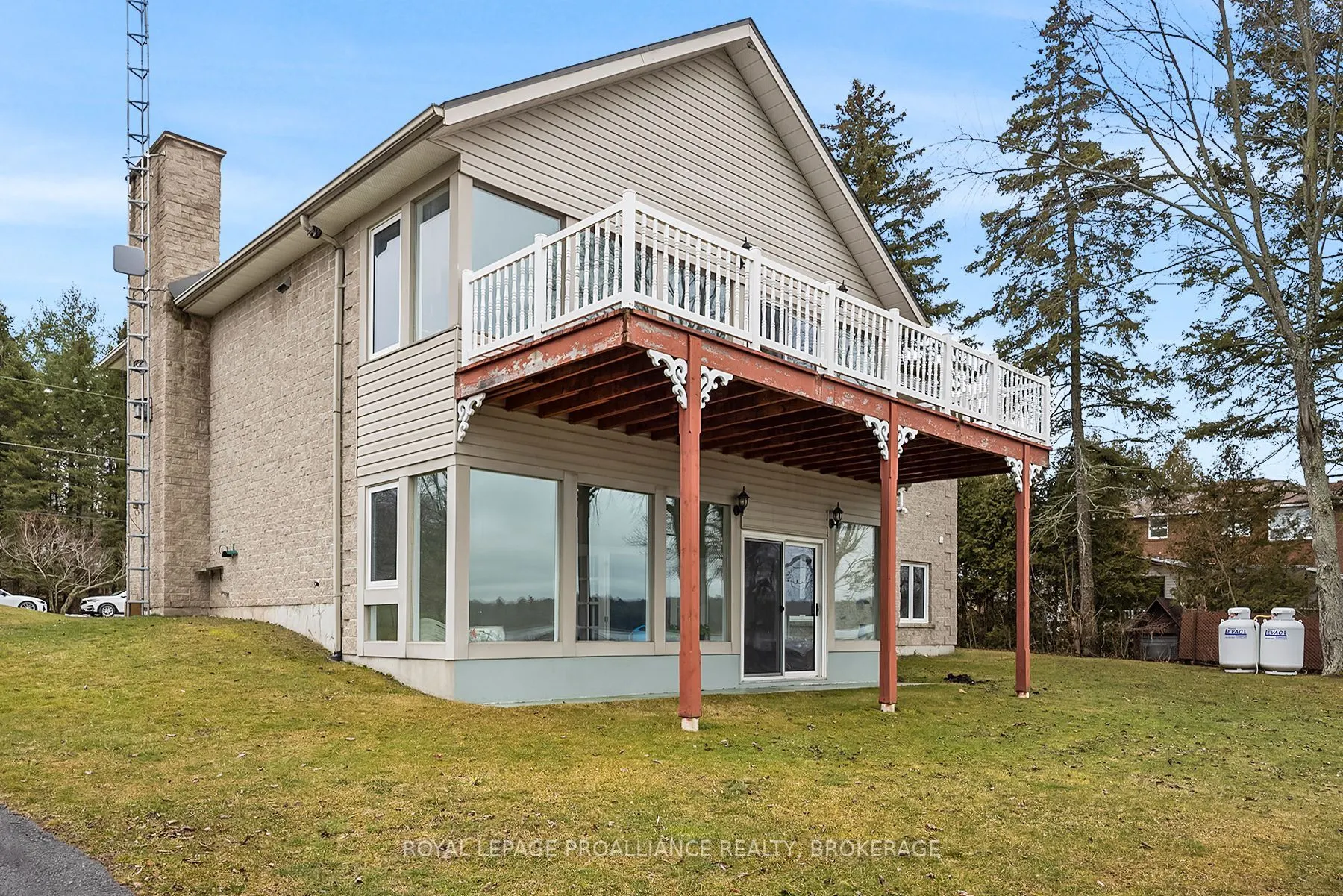 1 Leavis Shores