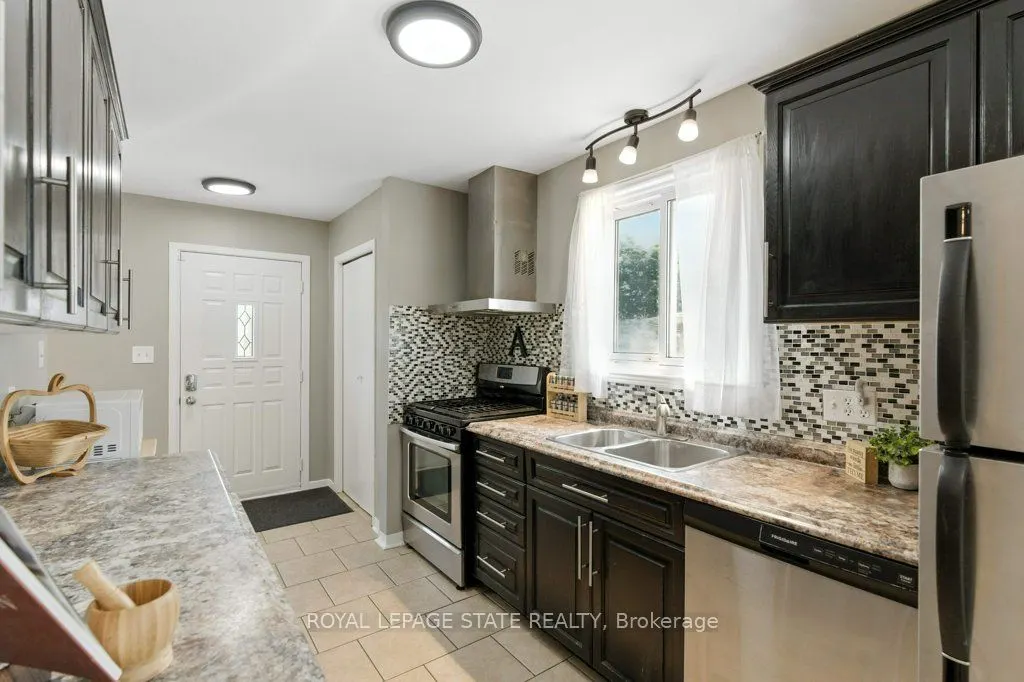 19 Lampman Crescent