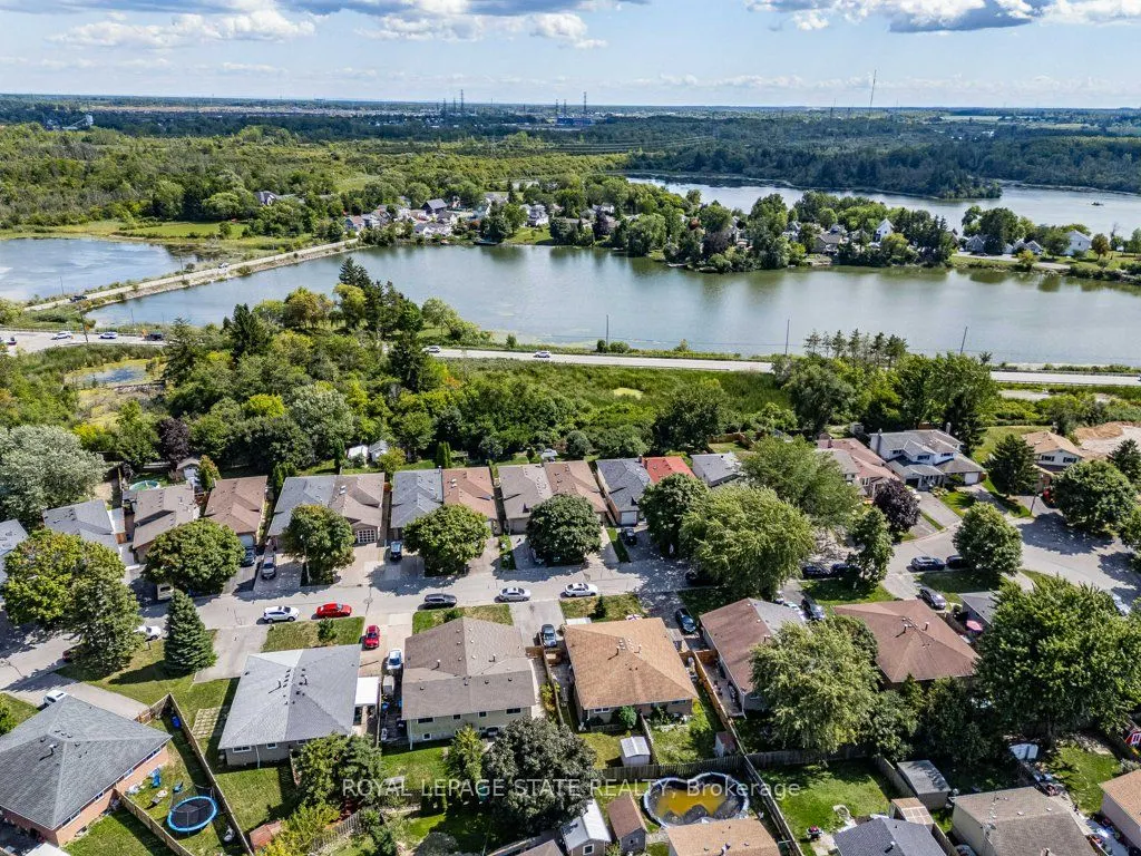 19 Lampman Crescent