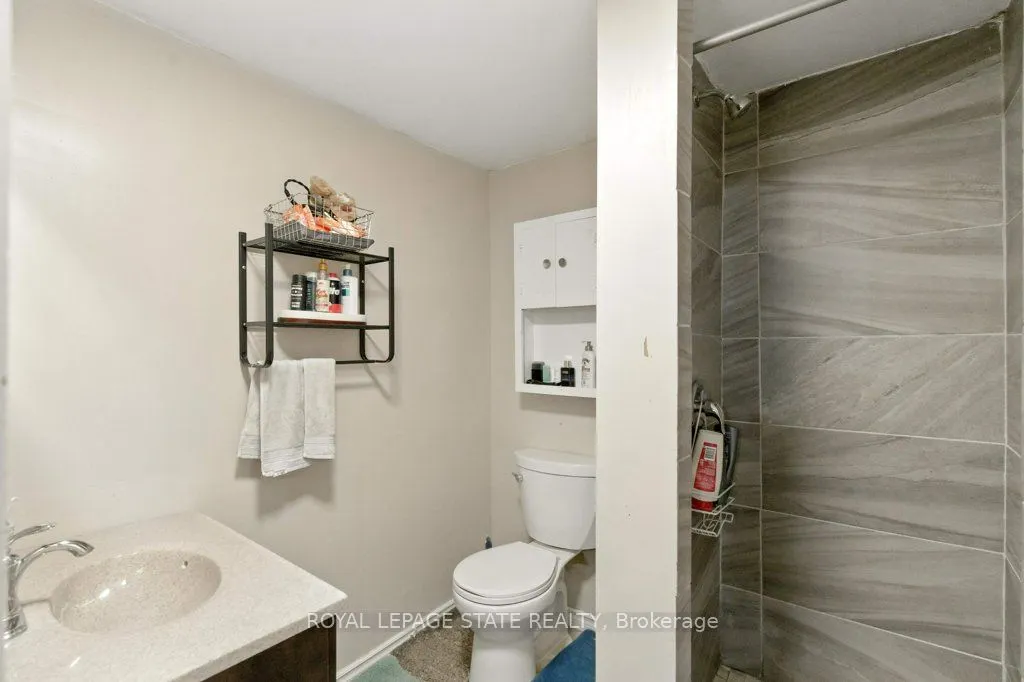 19 Lampman Crescent