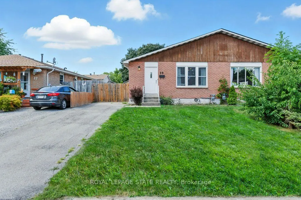 19 Lampman Crescent