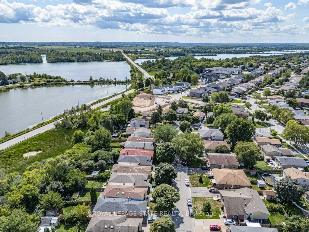 19 Lampman Crescent