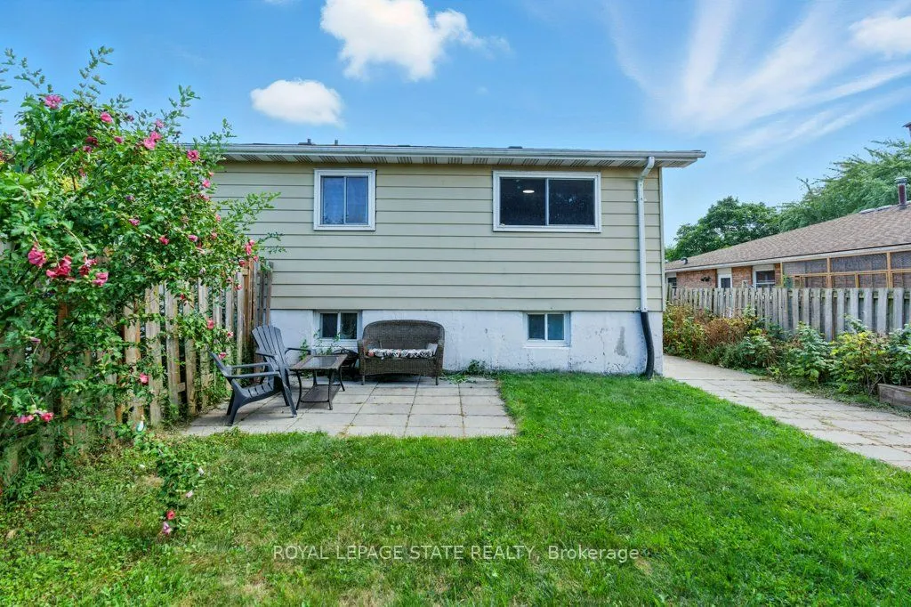 19 Lampman Crescent