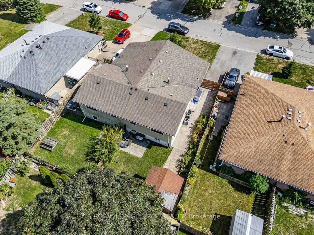 19 Lampman Crescent