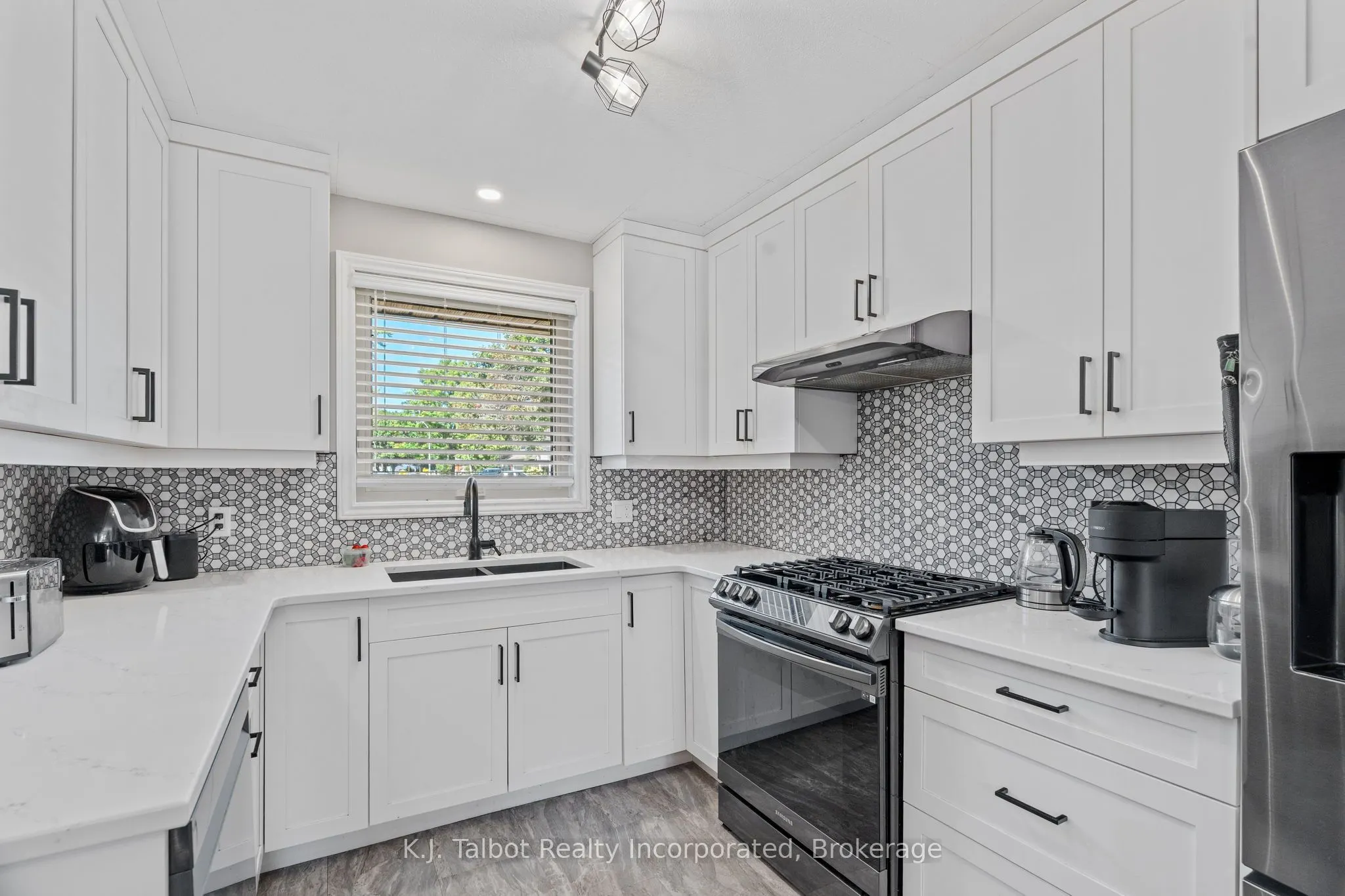 47 Suncoast Drive W