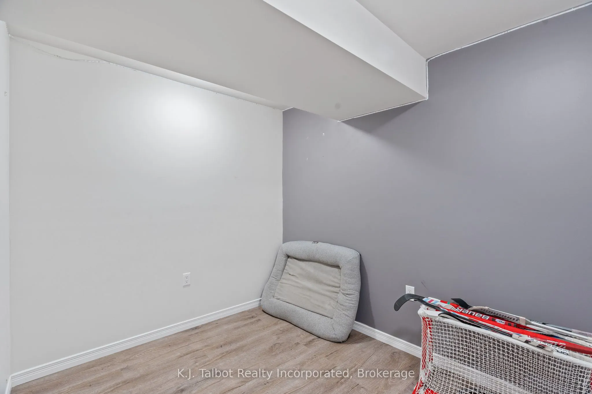 47 Suncoast Drive W