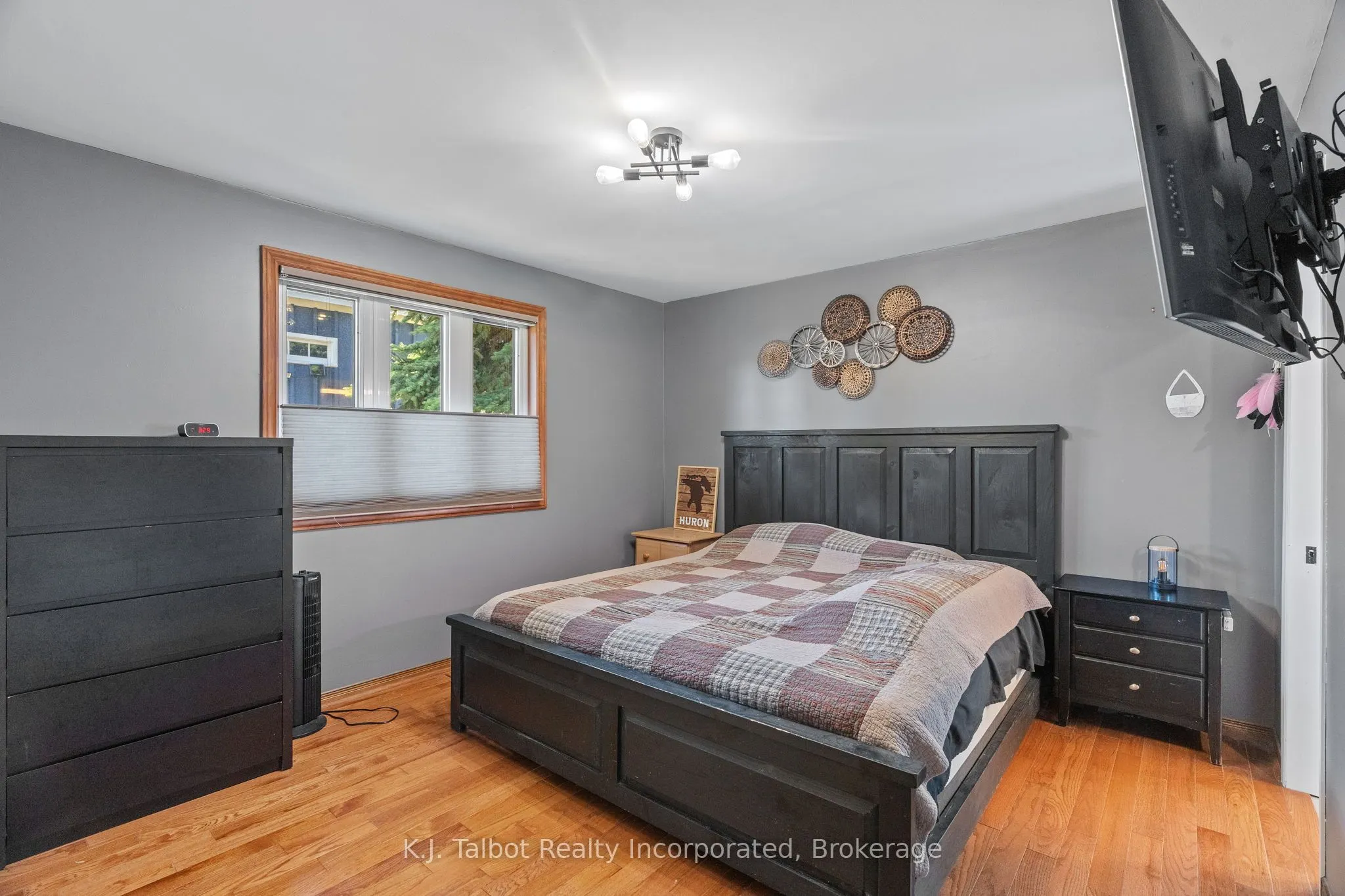 47 Suncoast Drive W