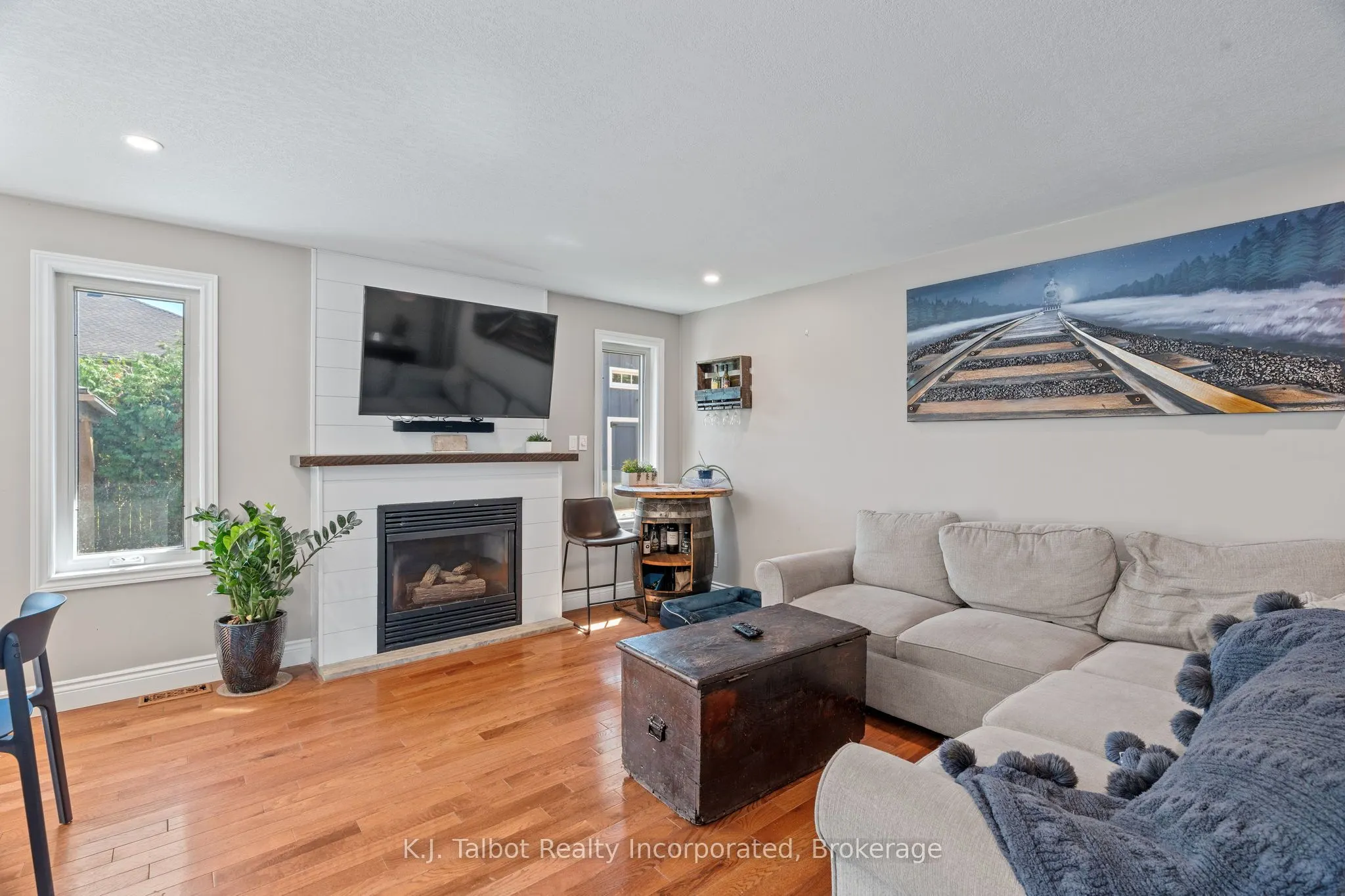 47 Suncoast Drive W