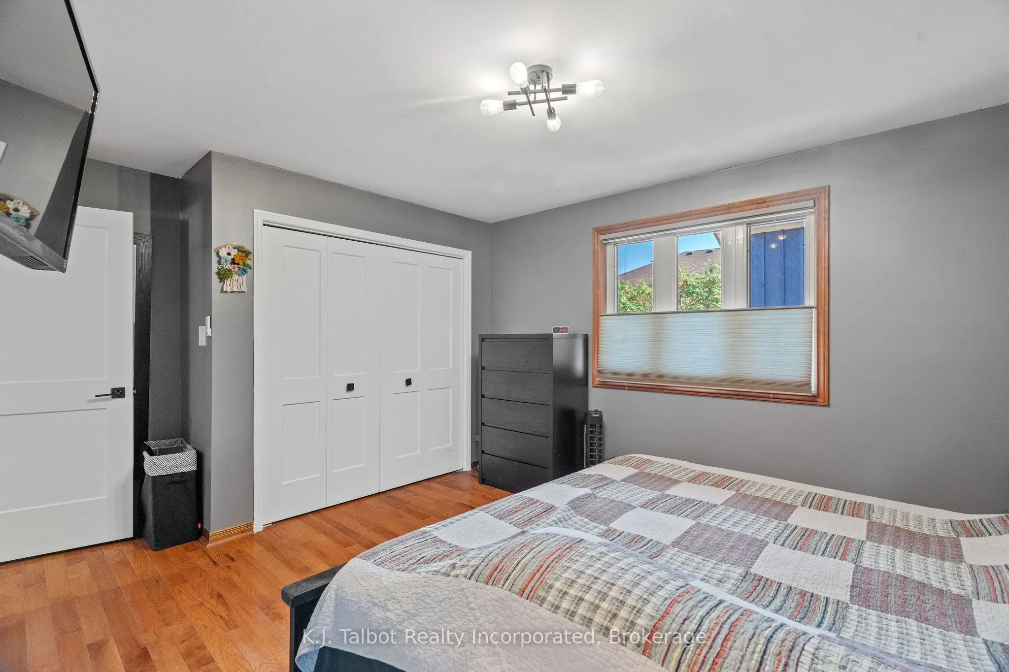 47 Suncoast Drive W