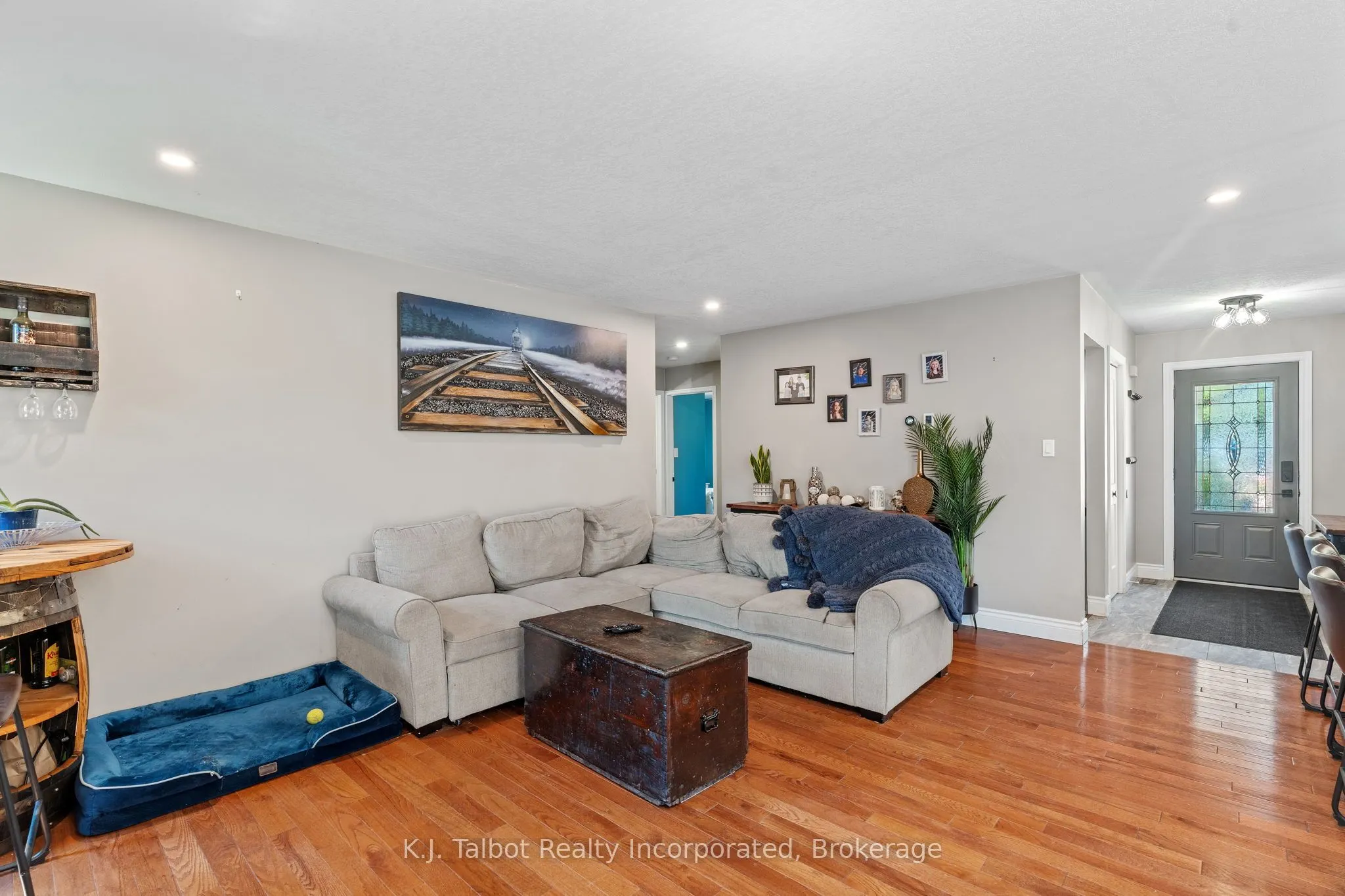 47 Suncoast Drive W
