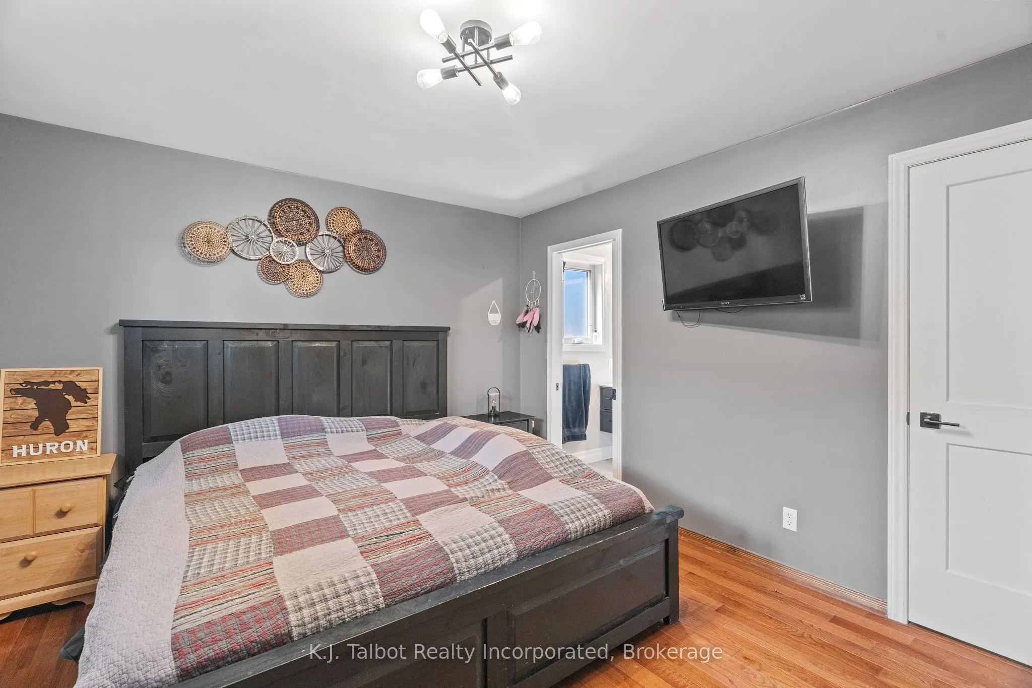 47 Suncoast Drive W
