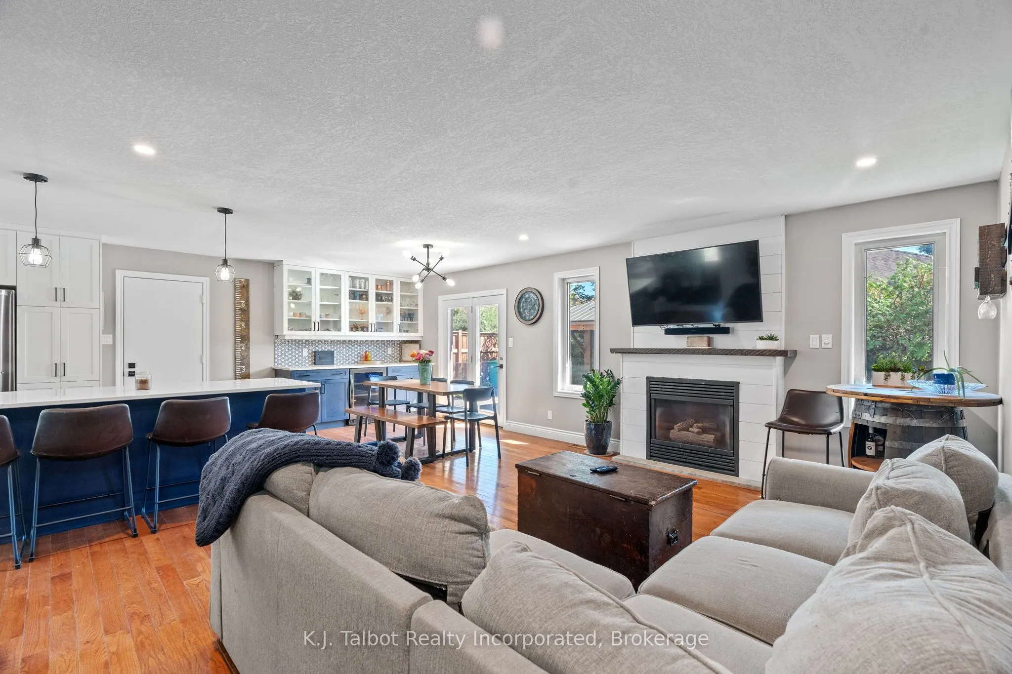 47 Suncoast Drive W