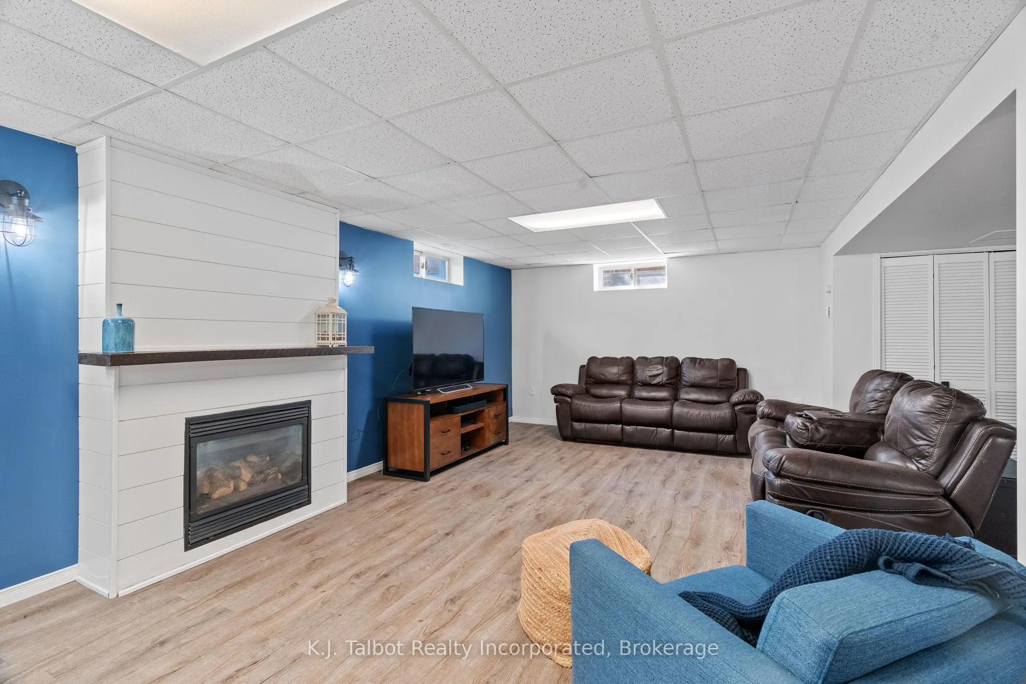47 Suncoast Drive W