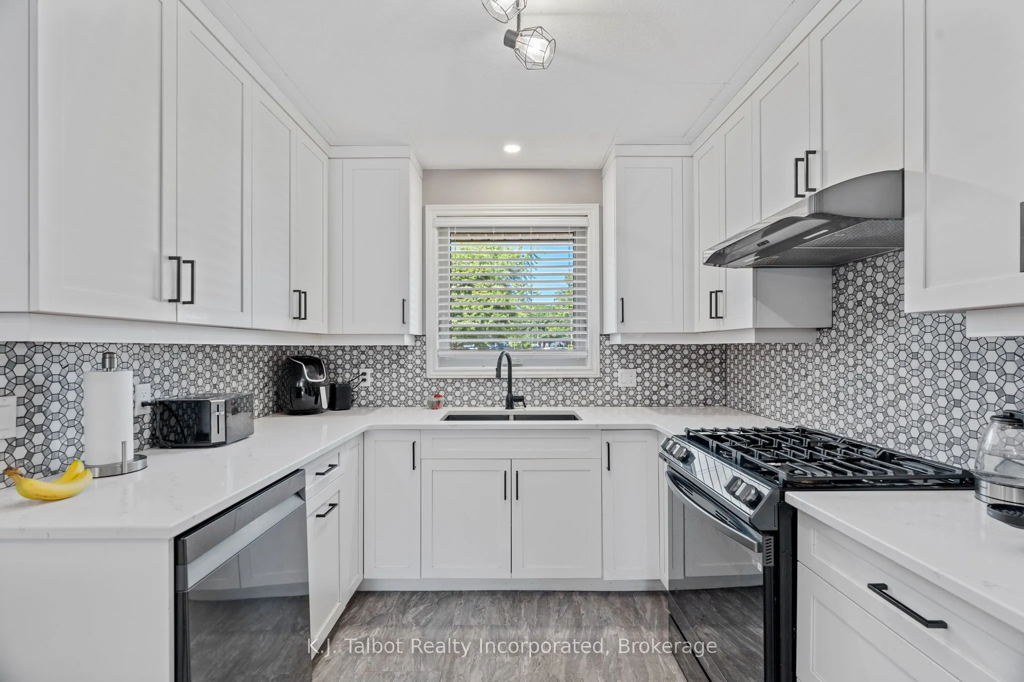 47 Suncoast Drive W