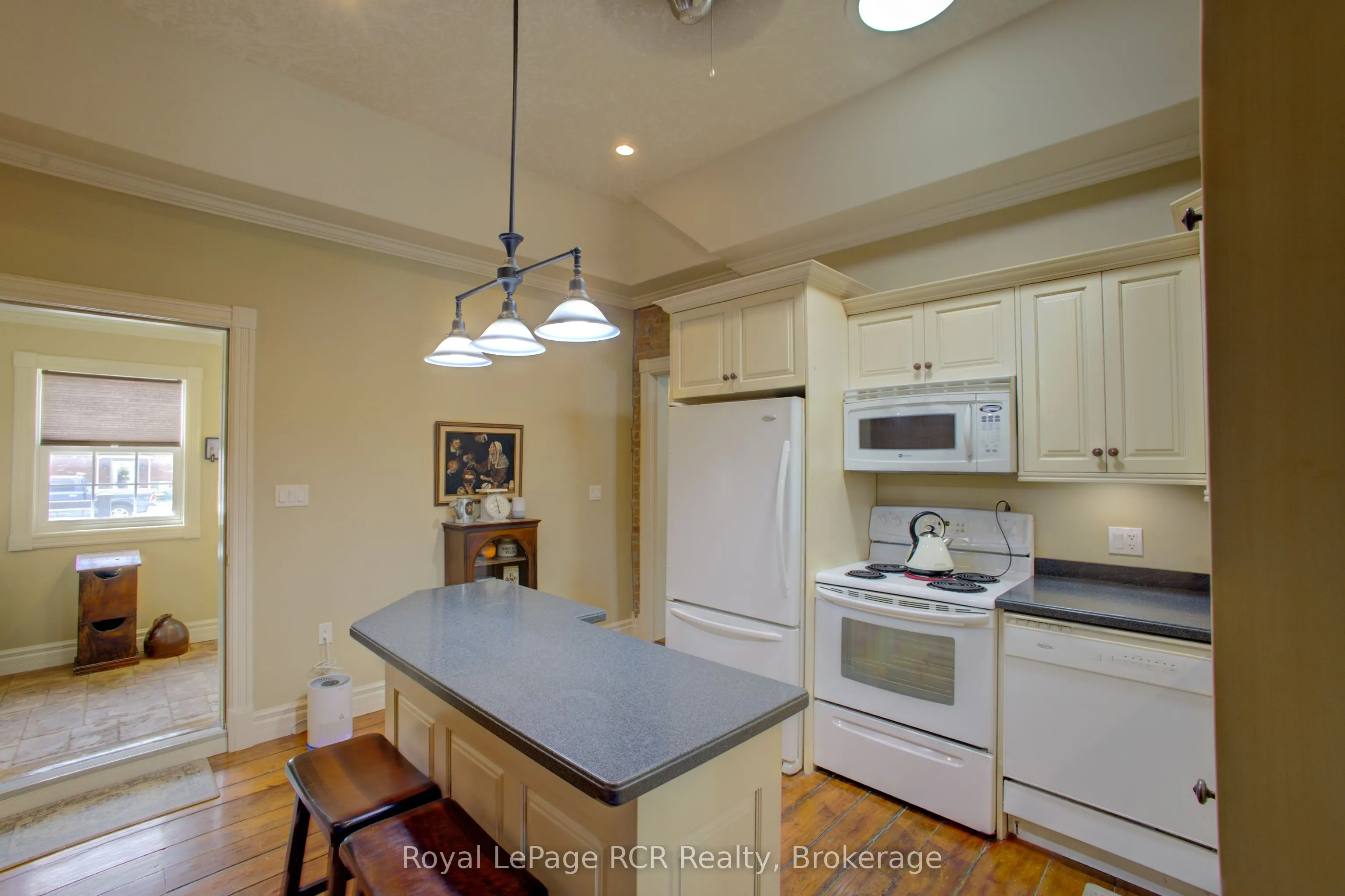 134 Frederick Street E