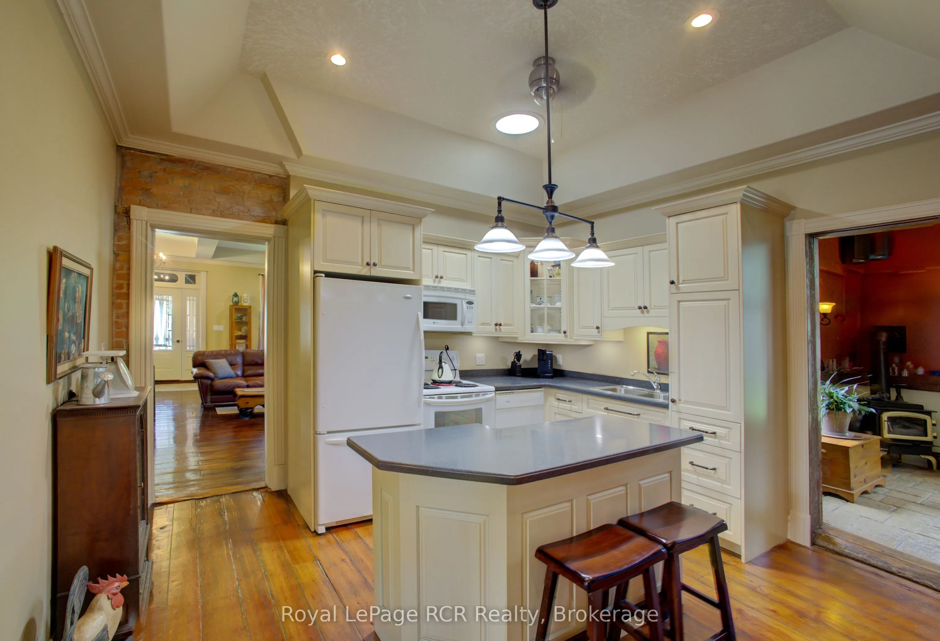 134 Frederick Street E