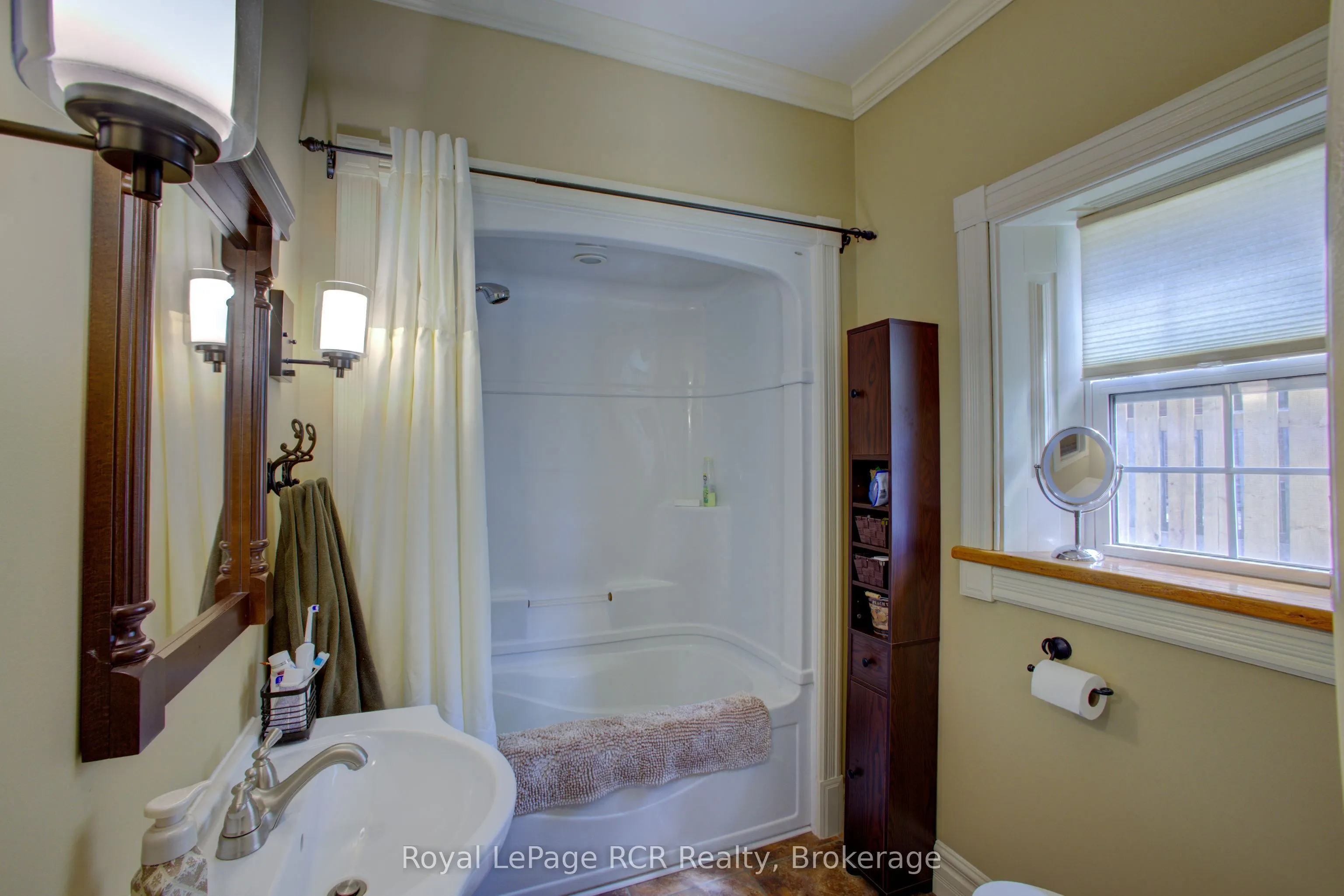134 Frederick Street E