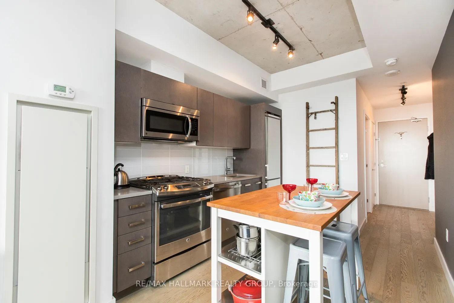 224 Lyon Street N, #905