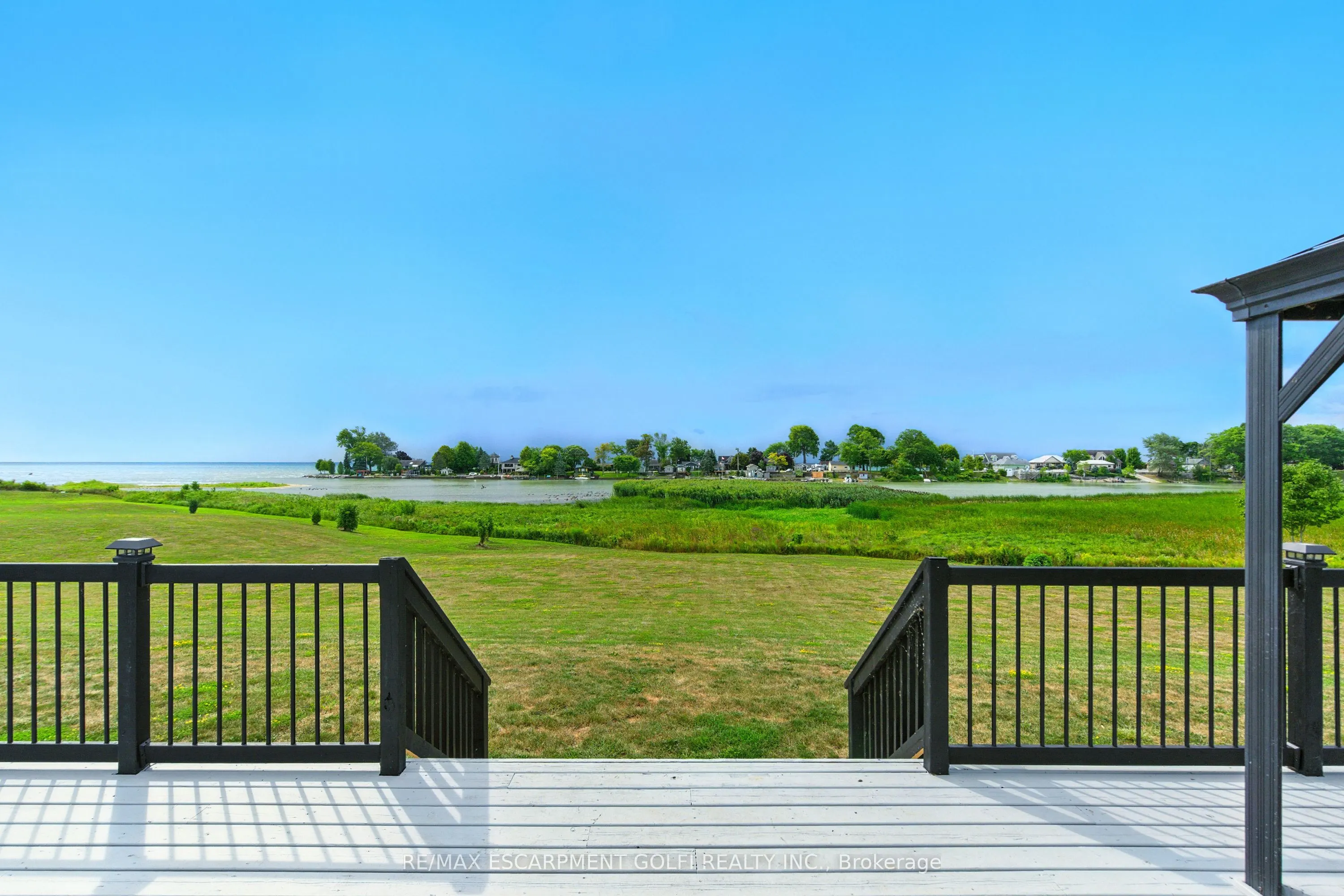 45 Riverbend Crescent