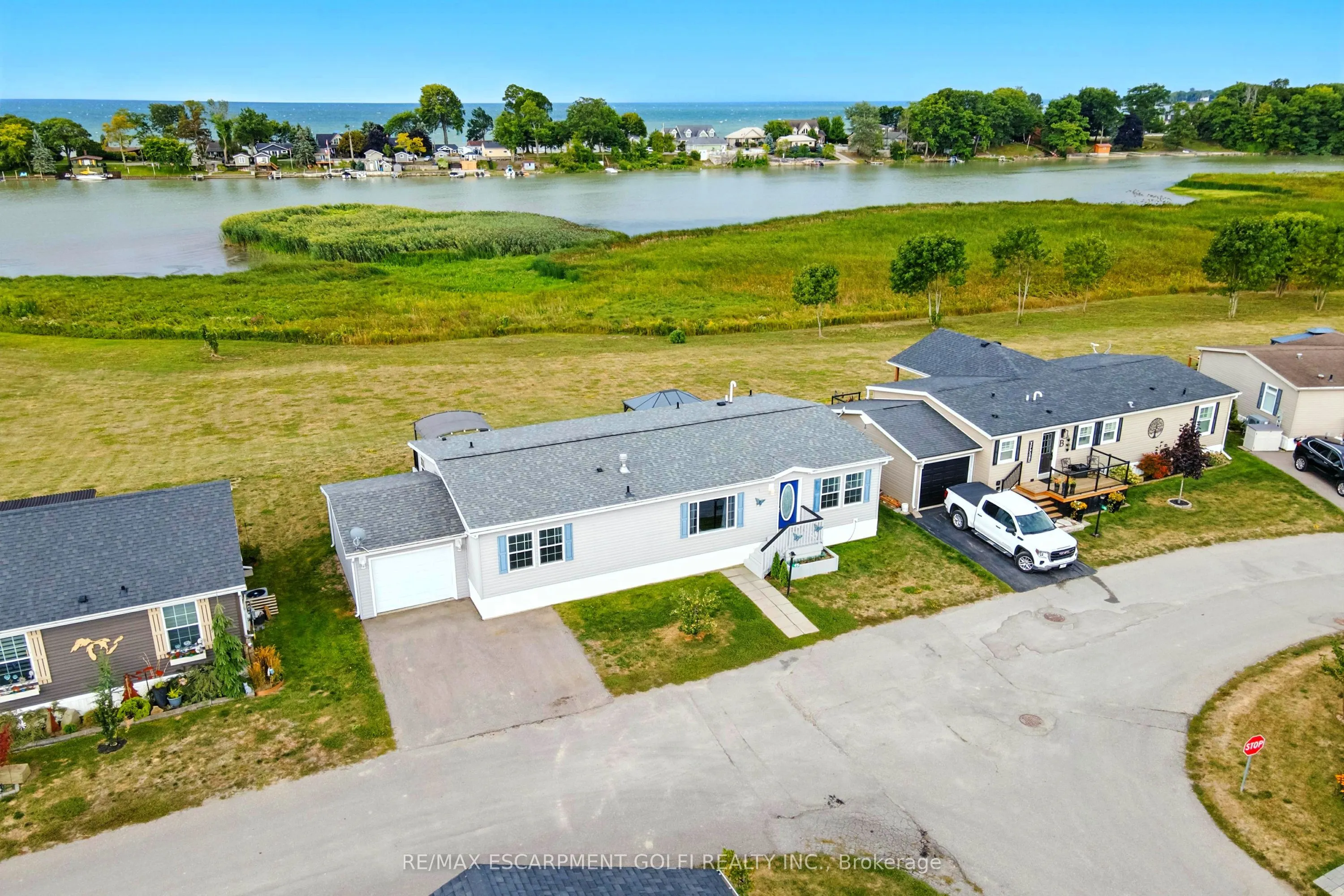 45 Riverbend Crescent