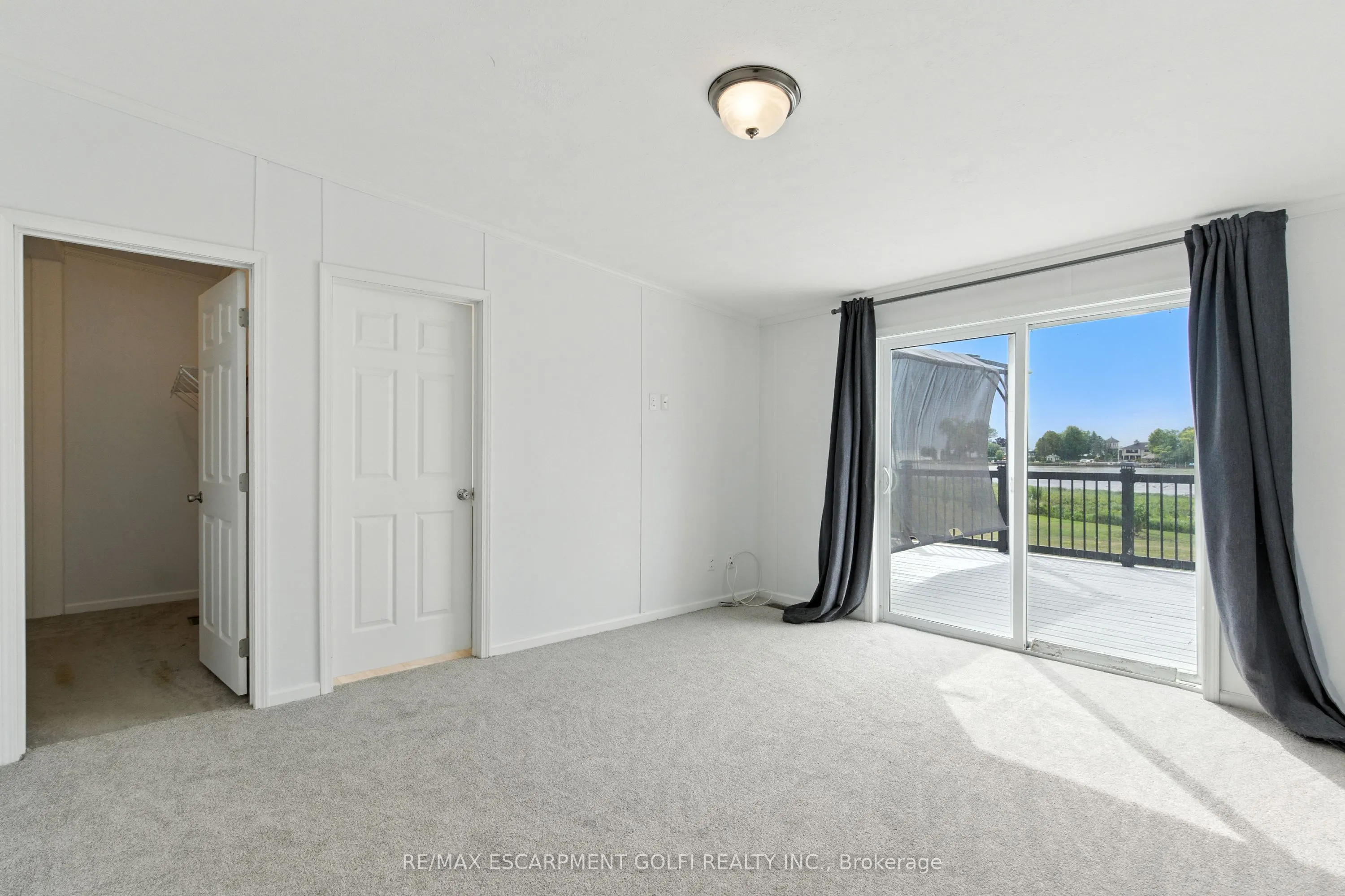 45 Riverbend Crescent