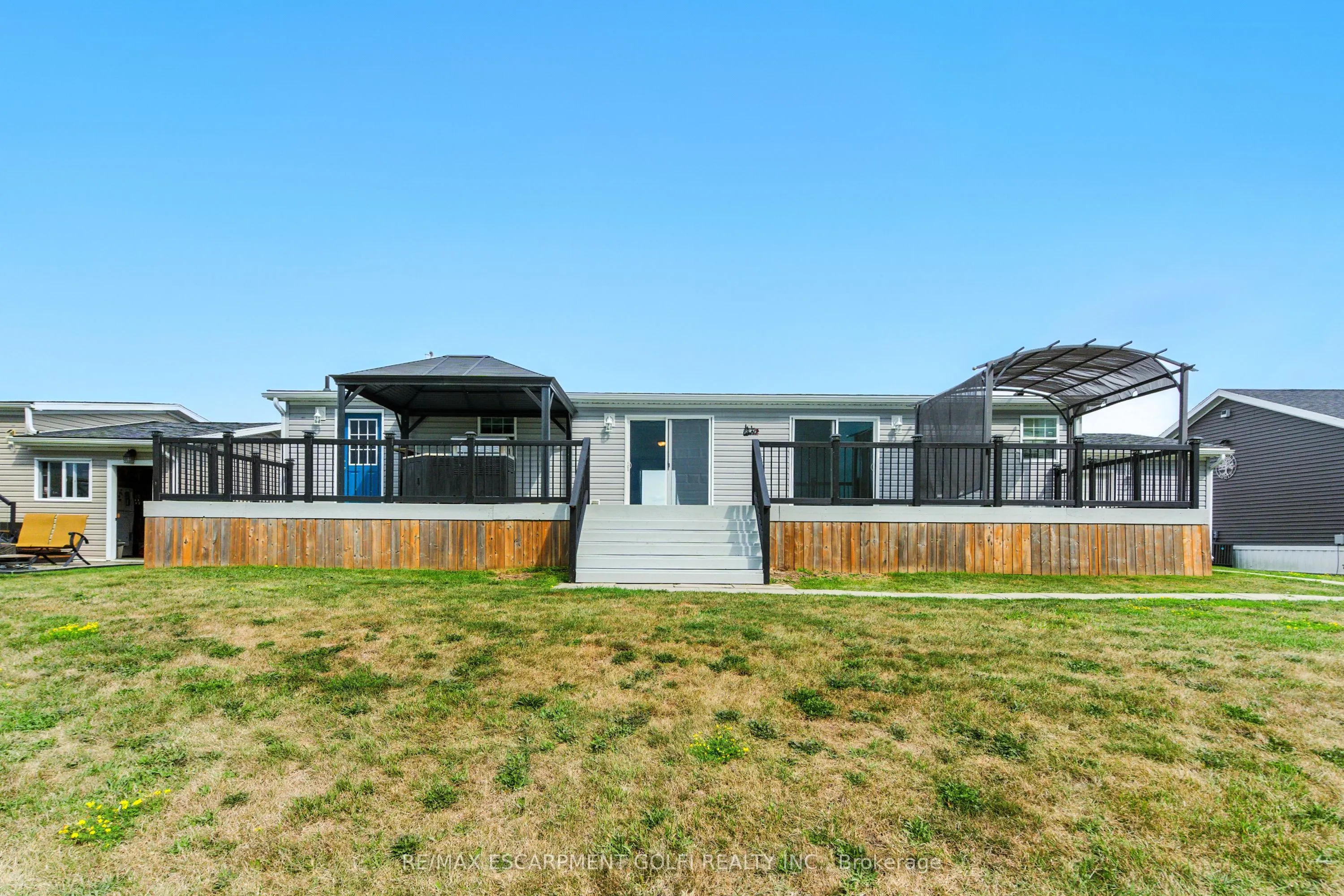 45 Riverbend Crescent