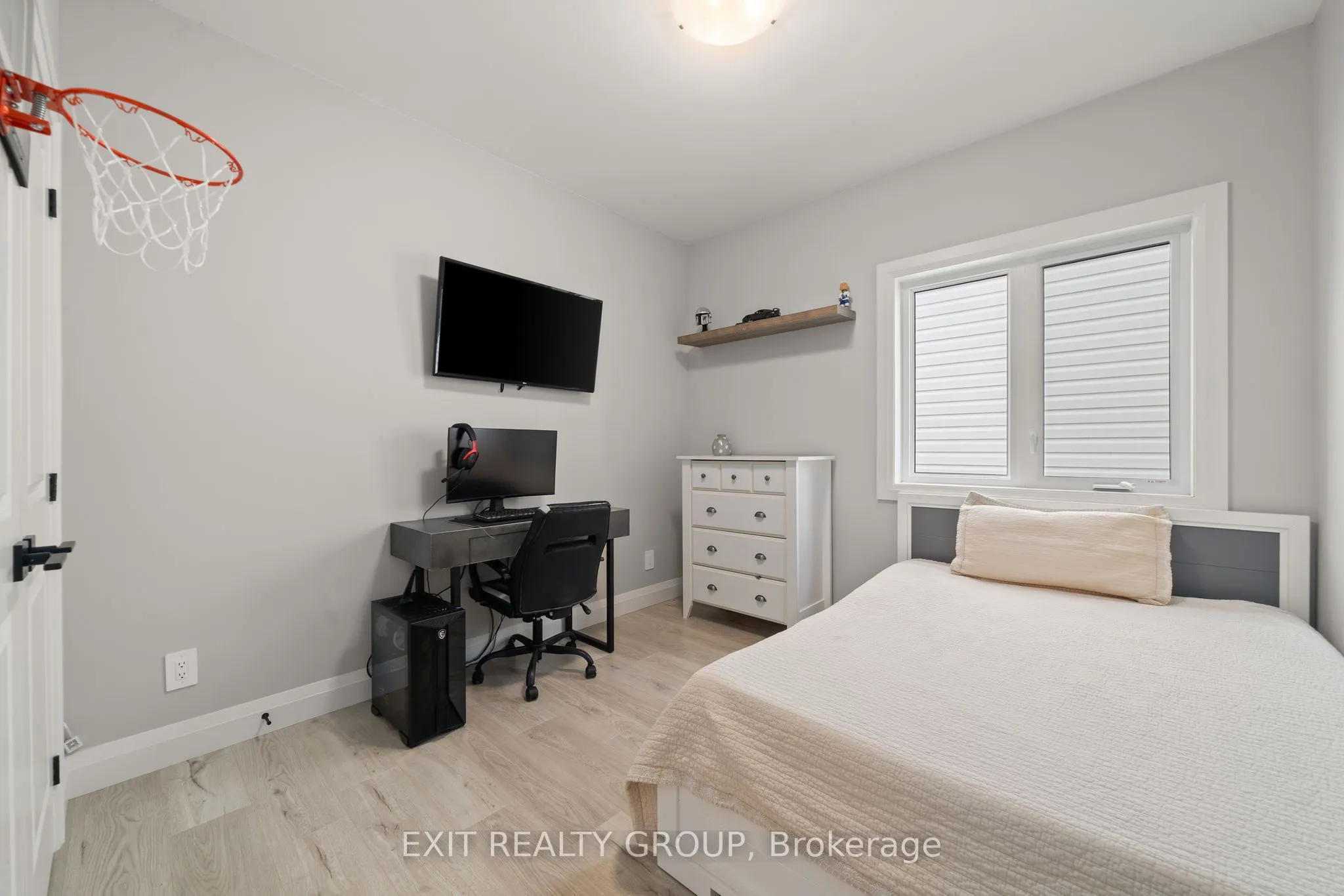 4 Mackenzie John Crescent