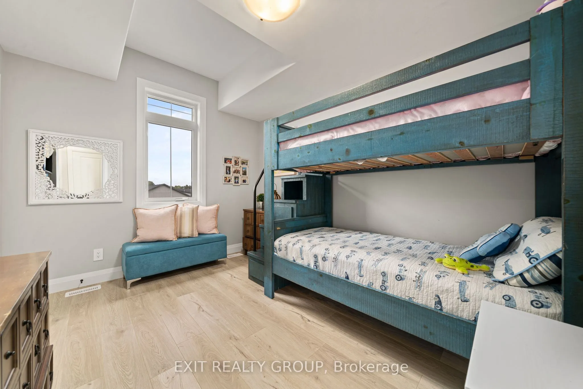 4 Mackenzie John Crescent