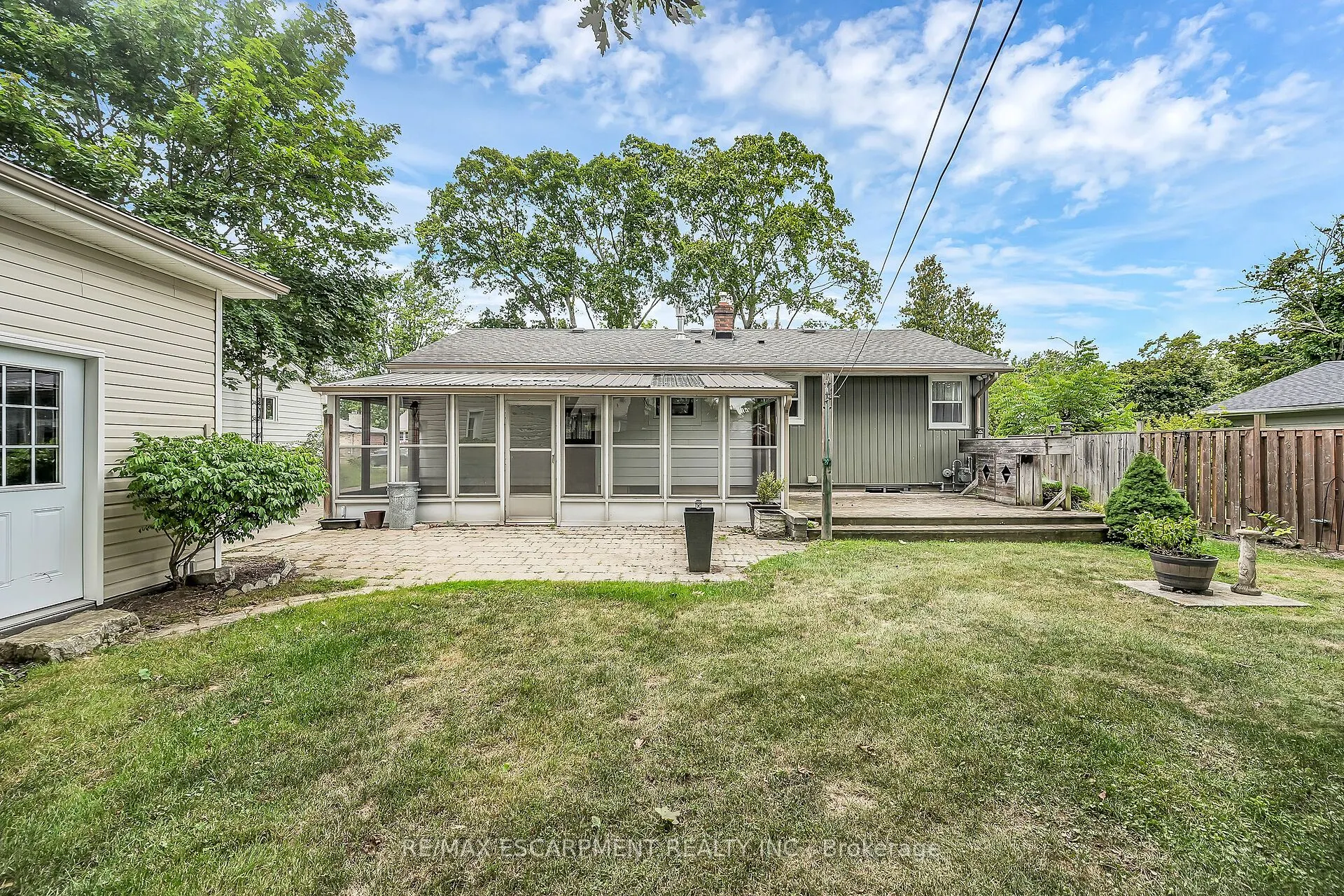 160 Elizabeth Crescent